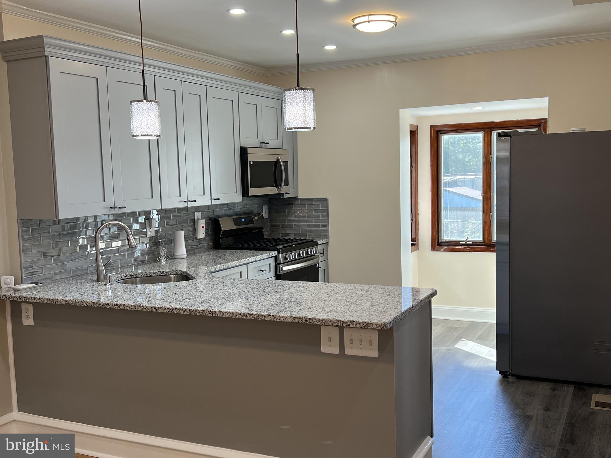 LAWNCREST - Residential