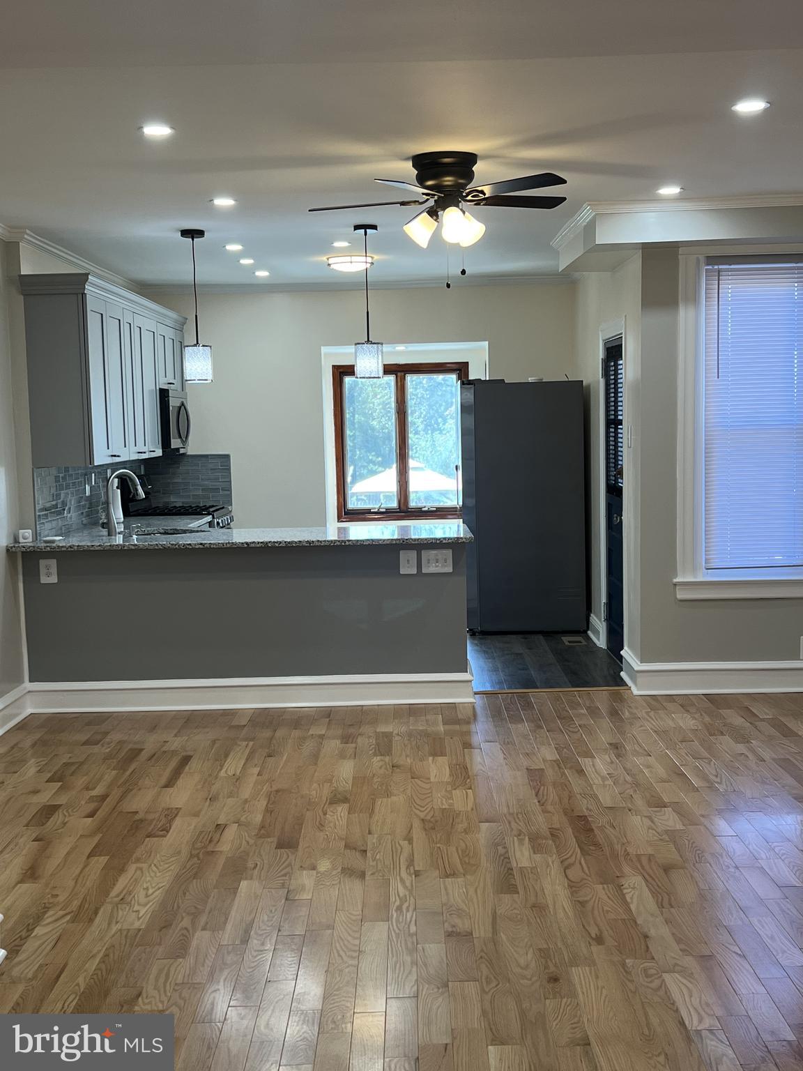 LAWNCREST - Residential