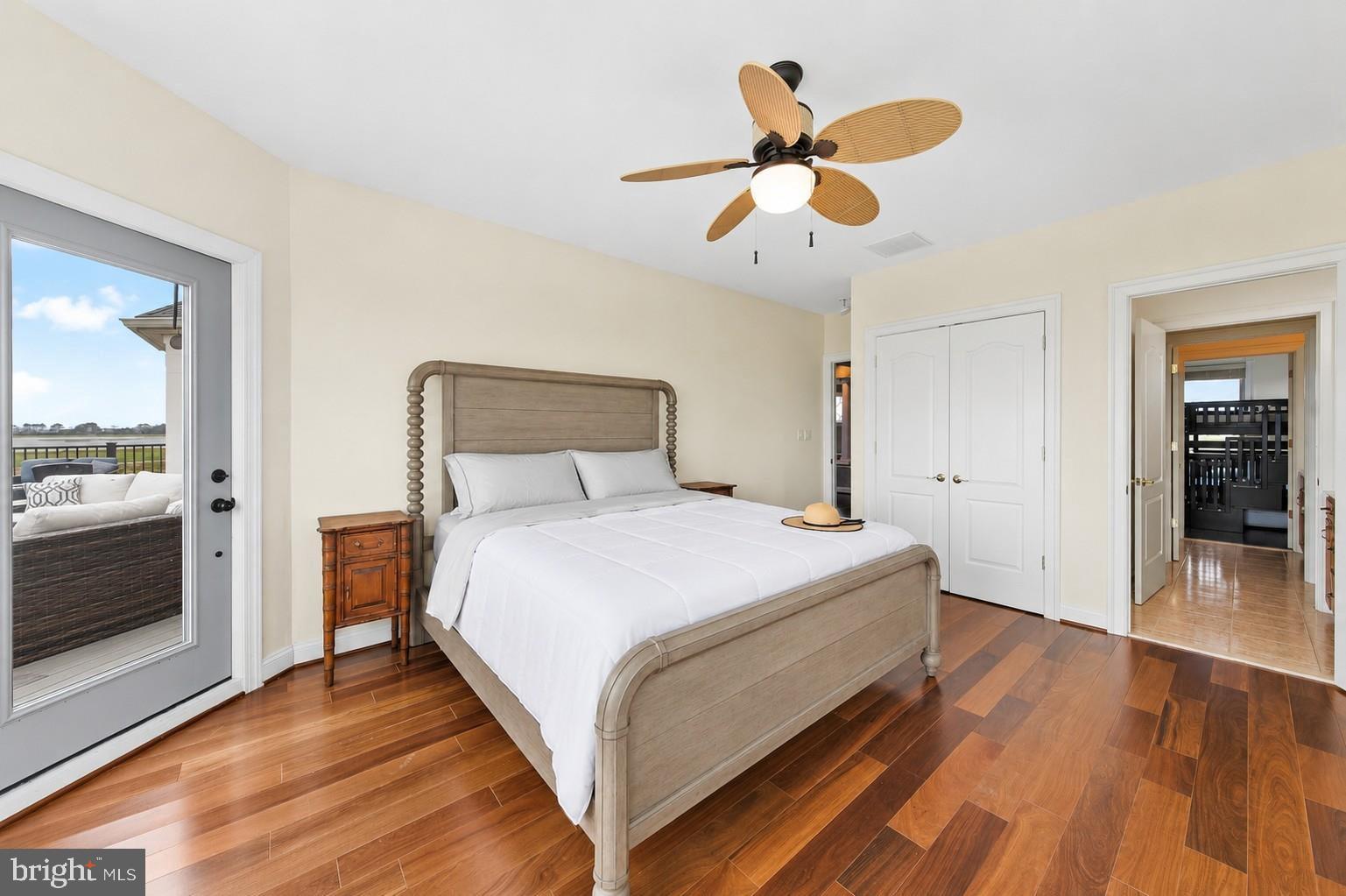 LIGHTHOUSE SOUND - Residential