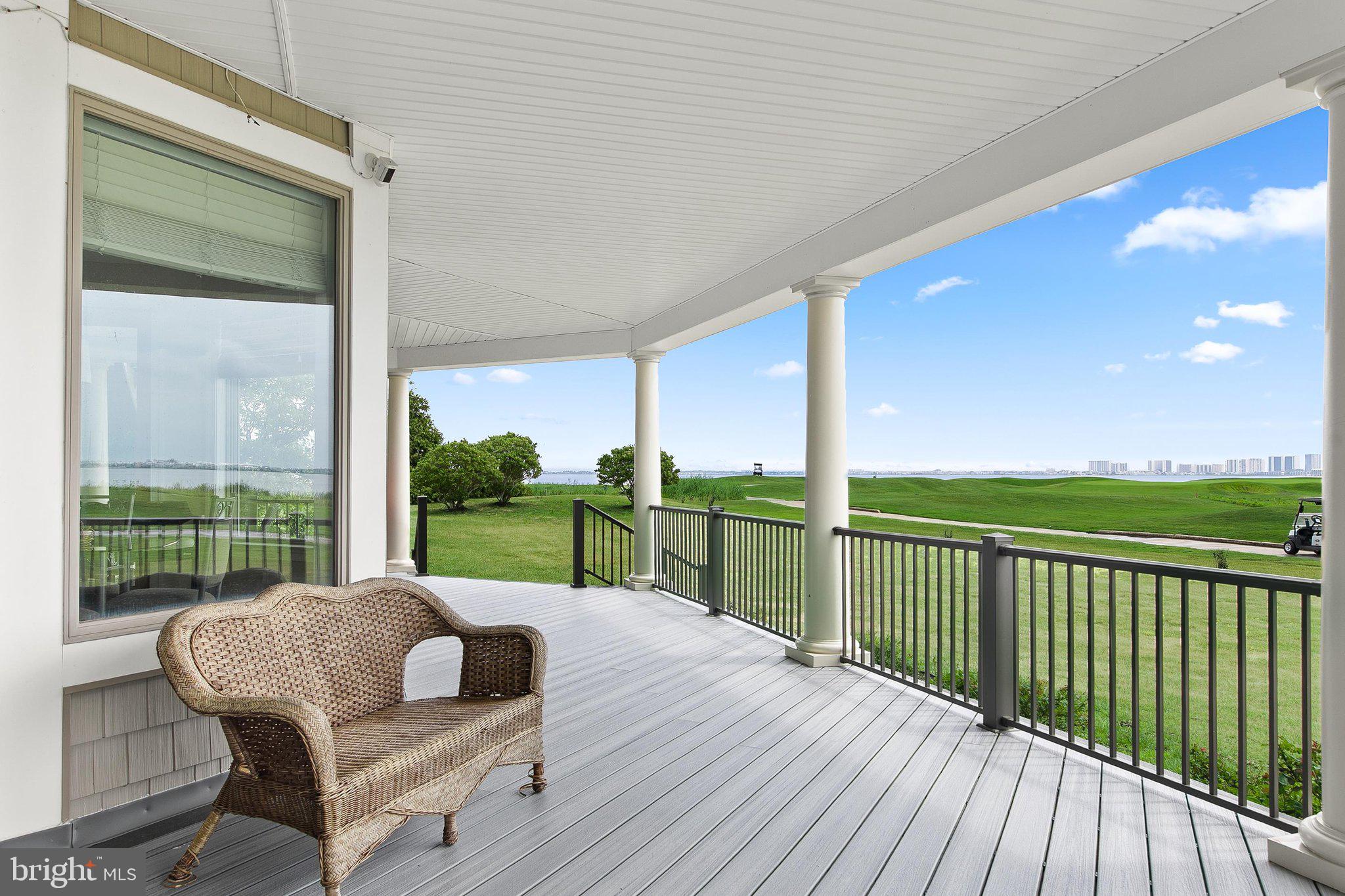LIGHTHOUSE SOUND - Residential