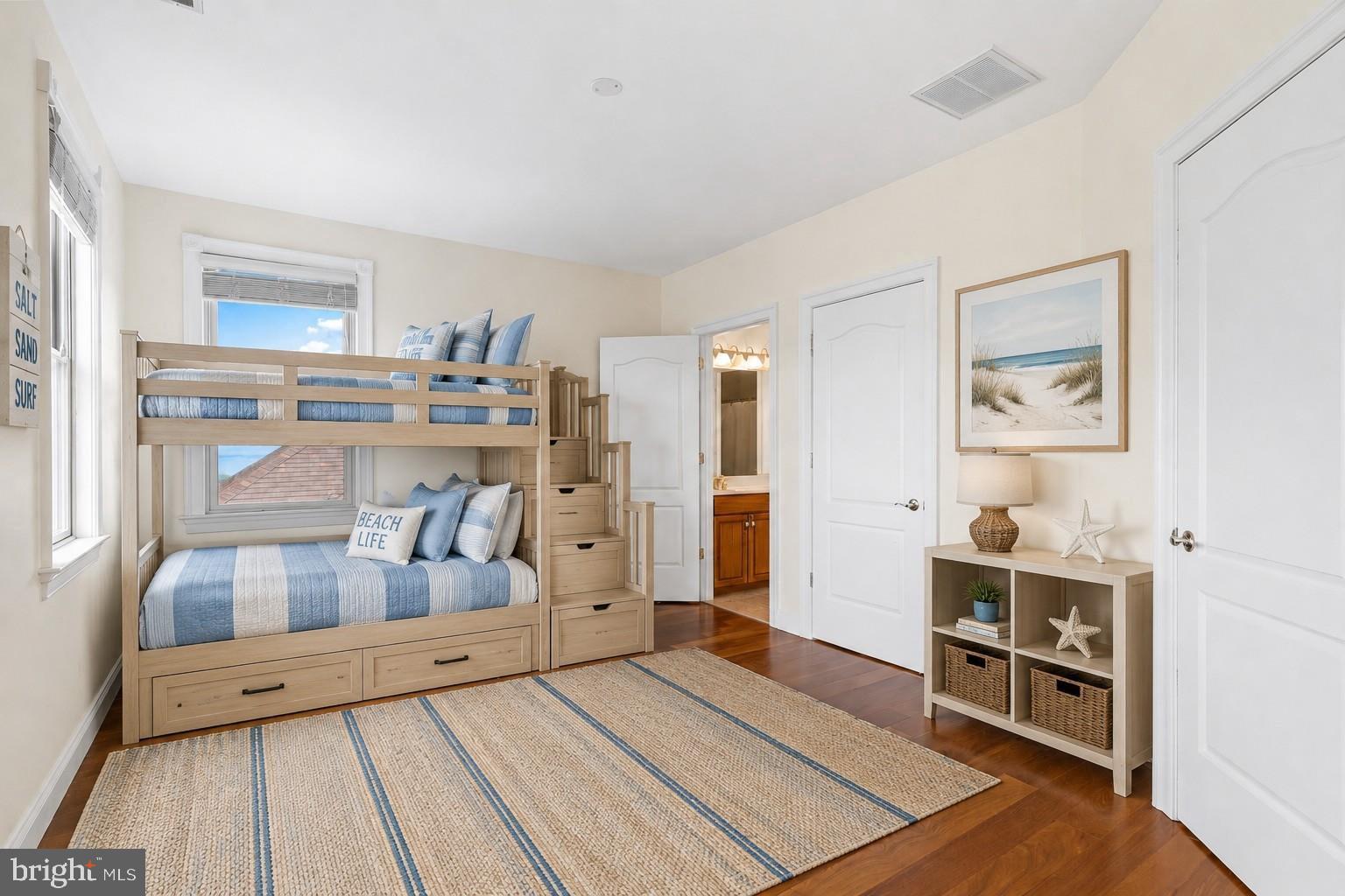 LIGHTHOUSE SOUND - Residential