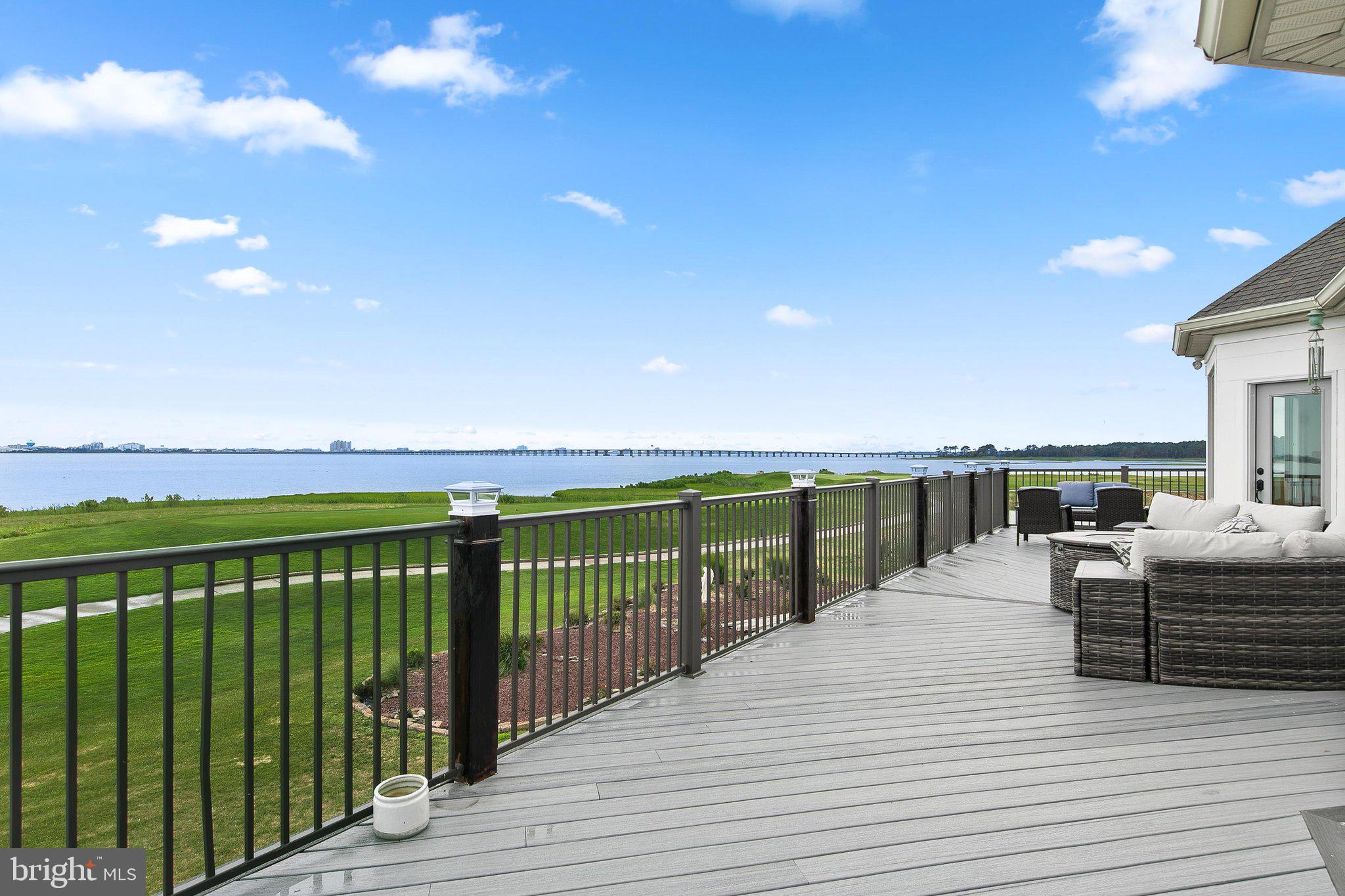 LIGHTHOUSE SOUND - Residential