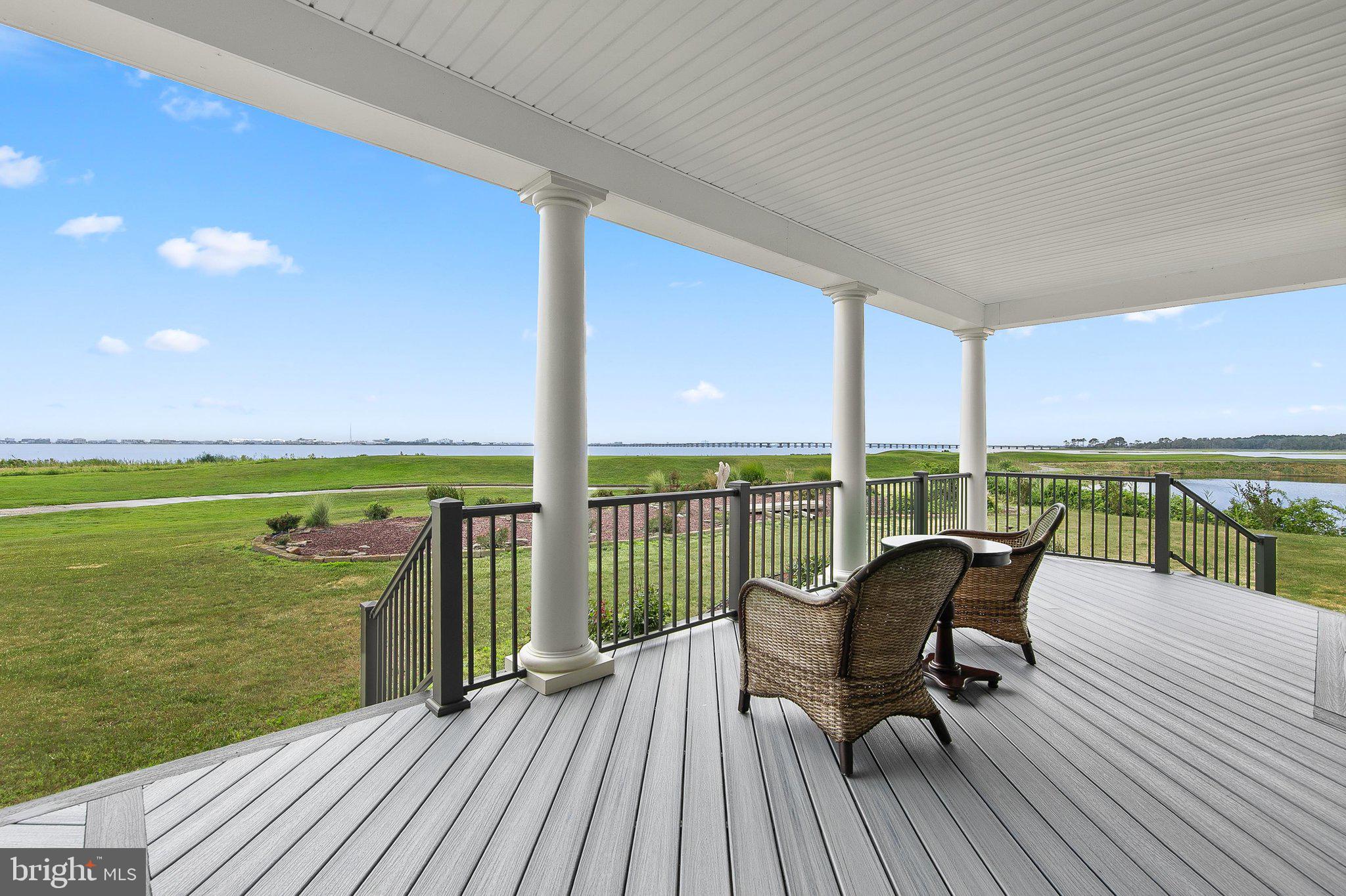 LIGHTHOUSE SOUND - Residential
