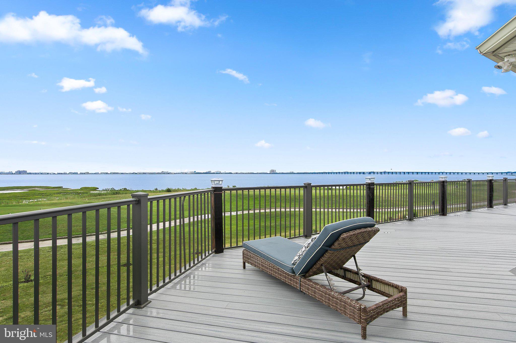 LIGHTHOUSE SOUND - Residential