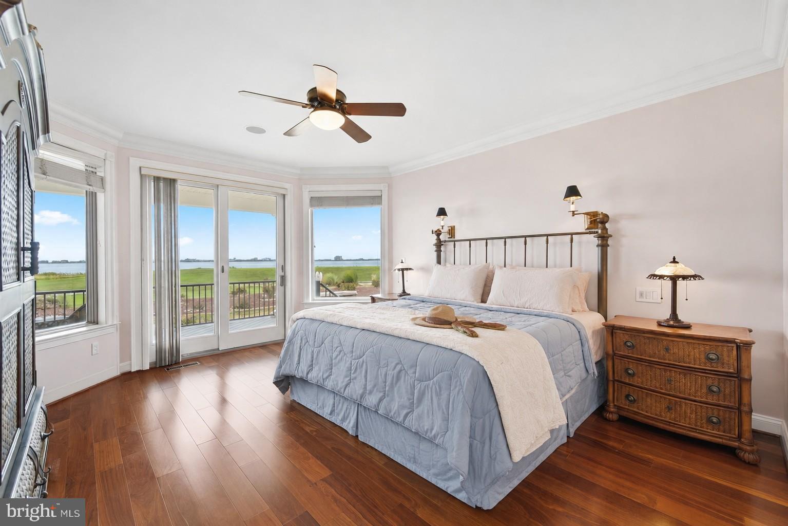 LIGHTHOUSE SOUND - Residential