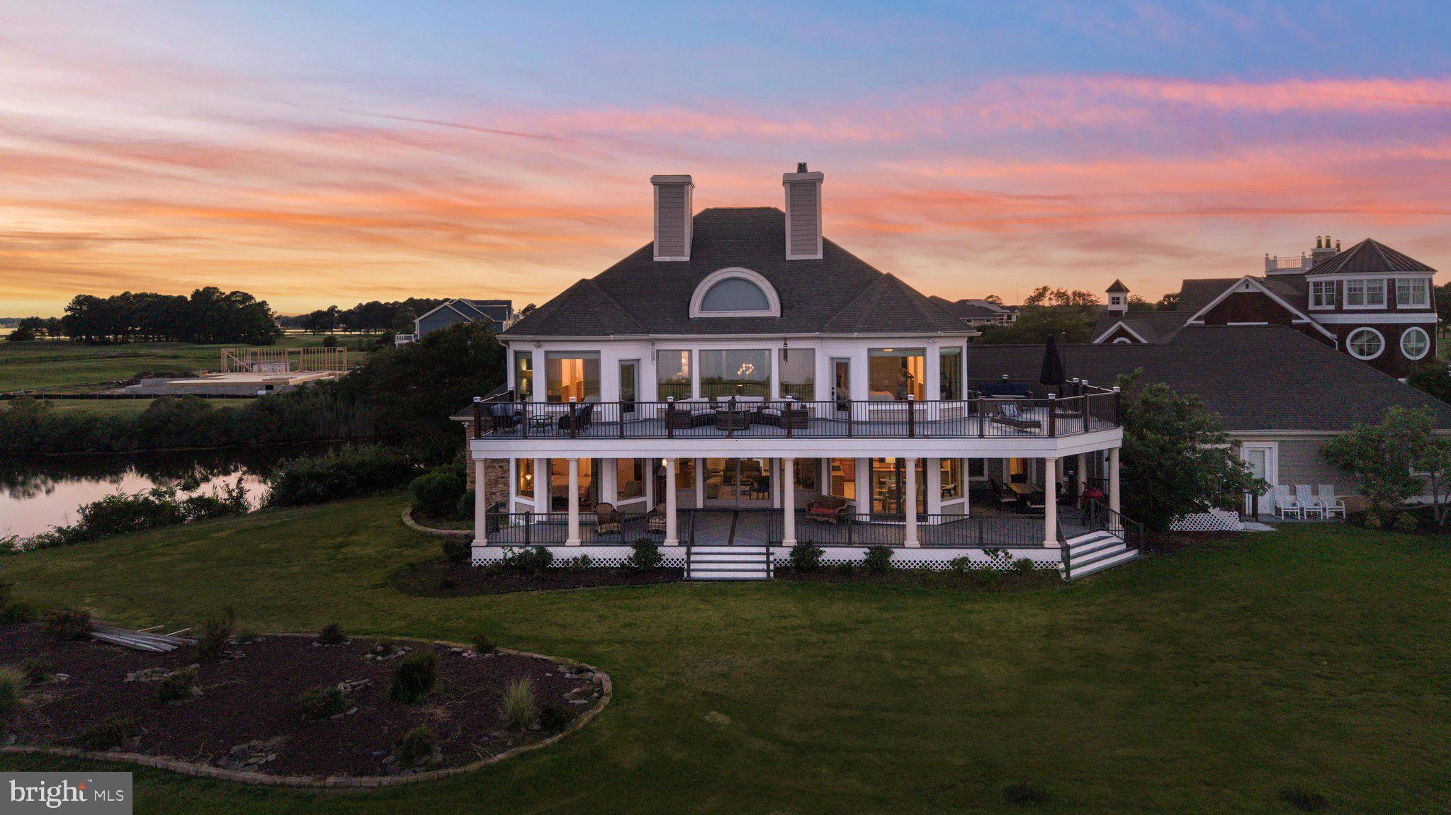 LIGHTHOUSE SOUND - Residential