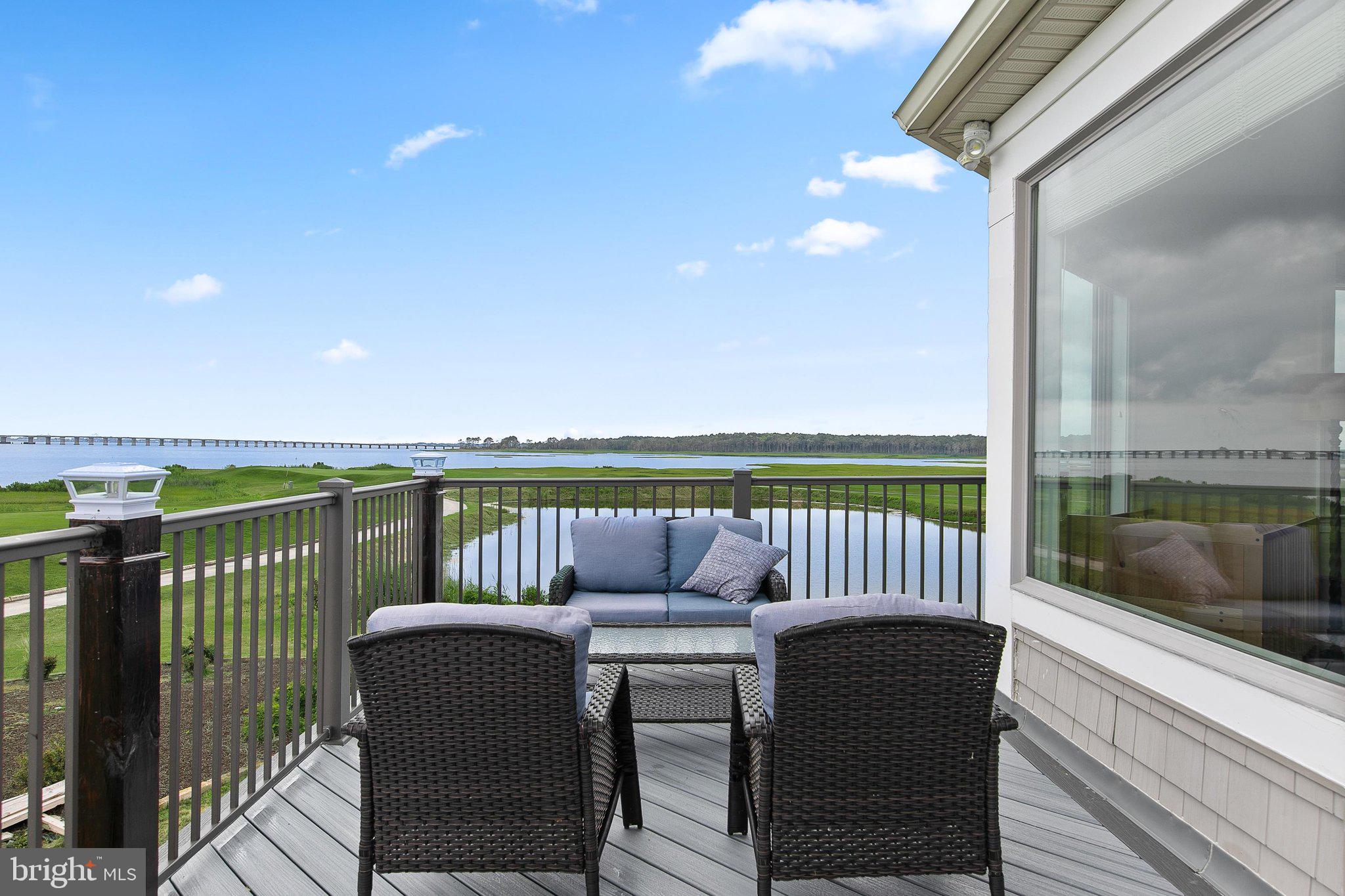 LIGHTHOUSE SOUND - Residential