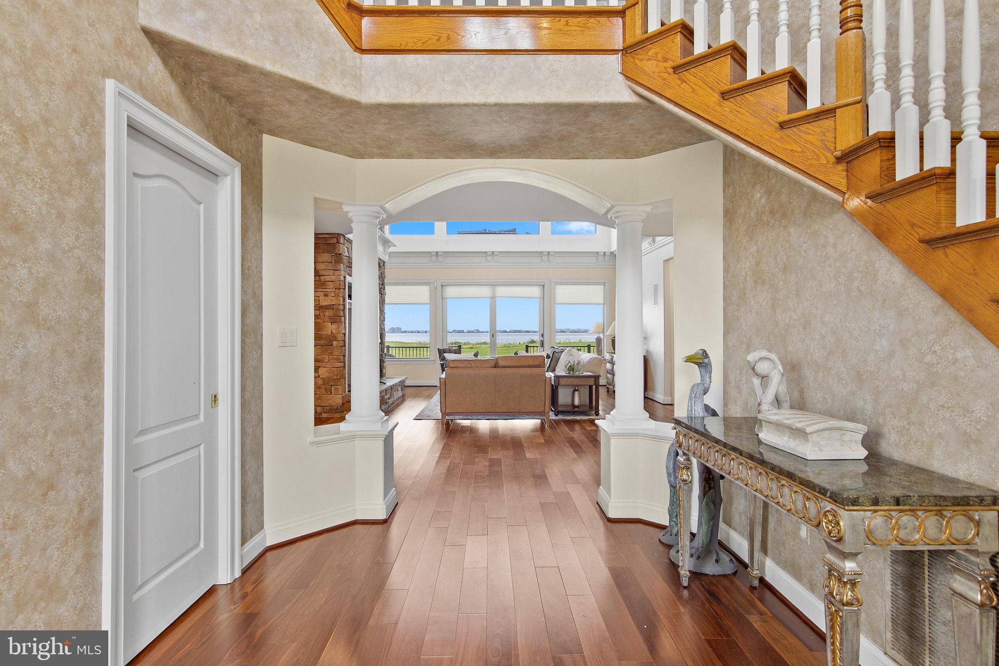 LIGHTHOUSE SOUND - Residential