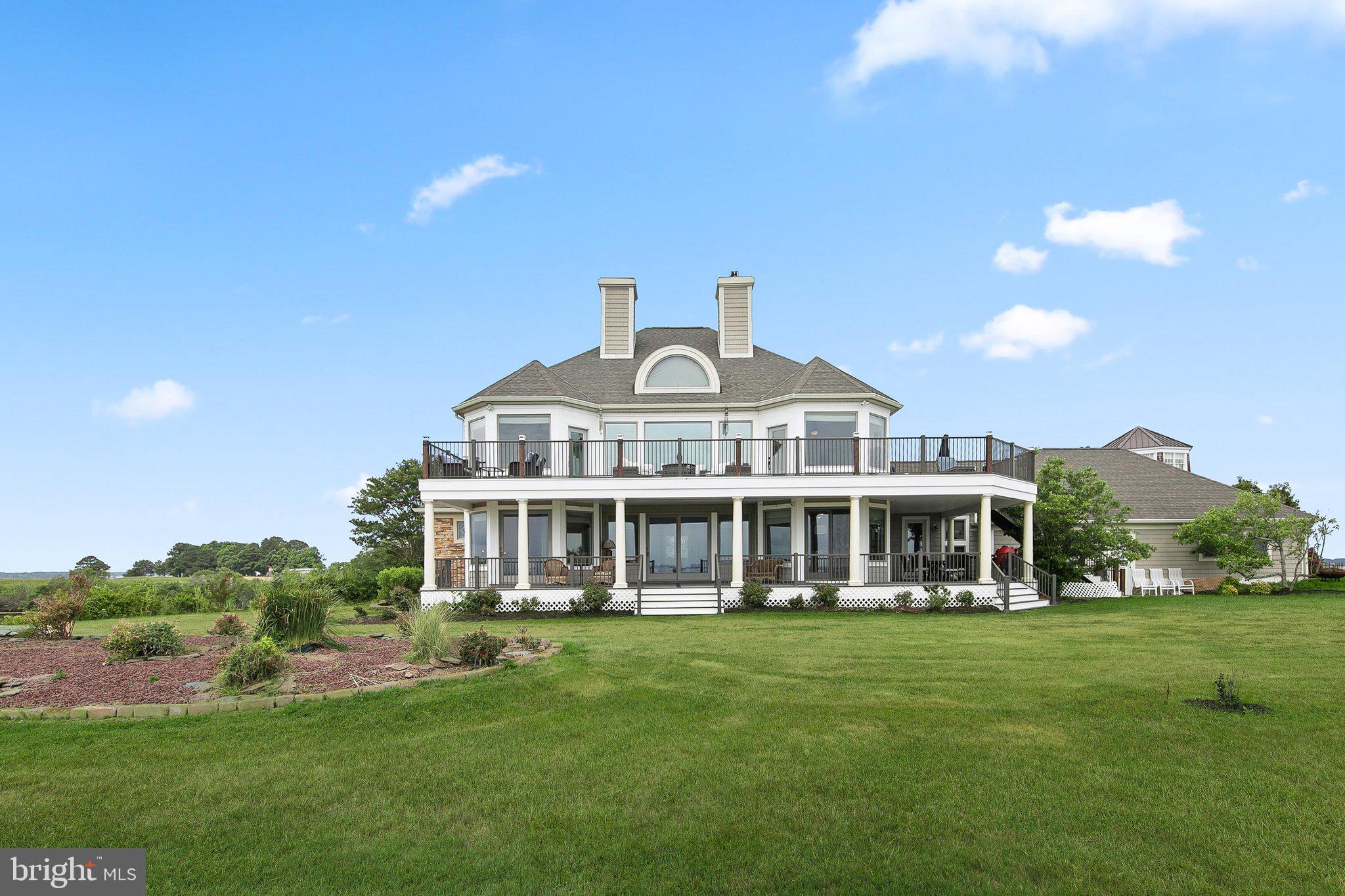 LIGHTHOUSE SOUND - Residential