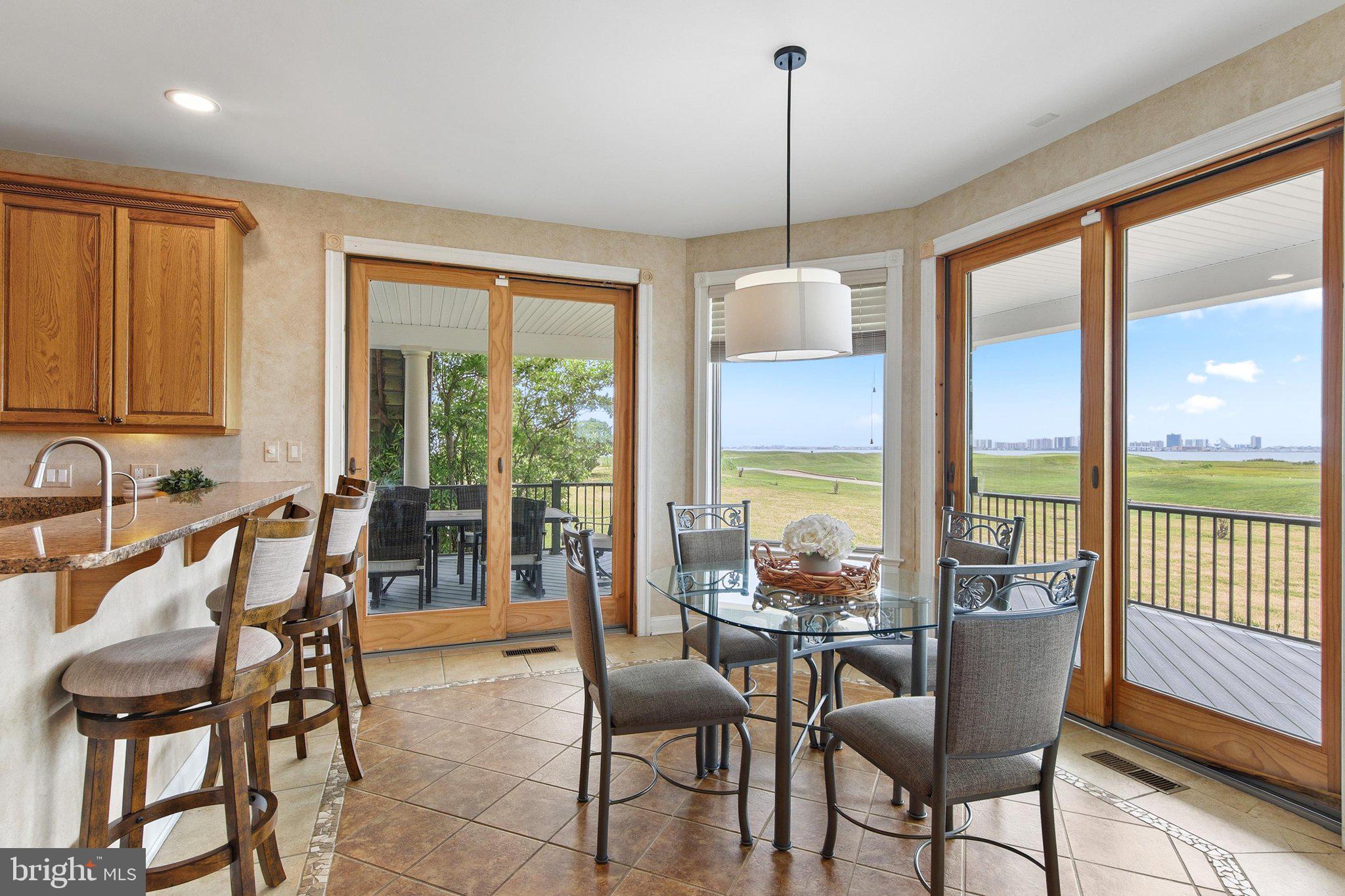 LIGHTHOUSE SOUND - Residential