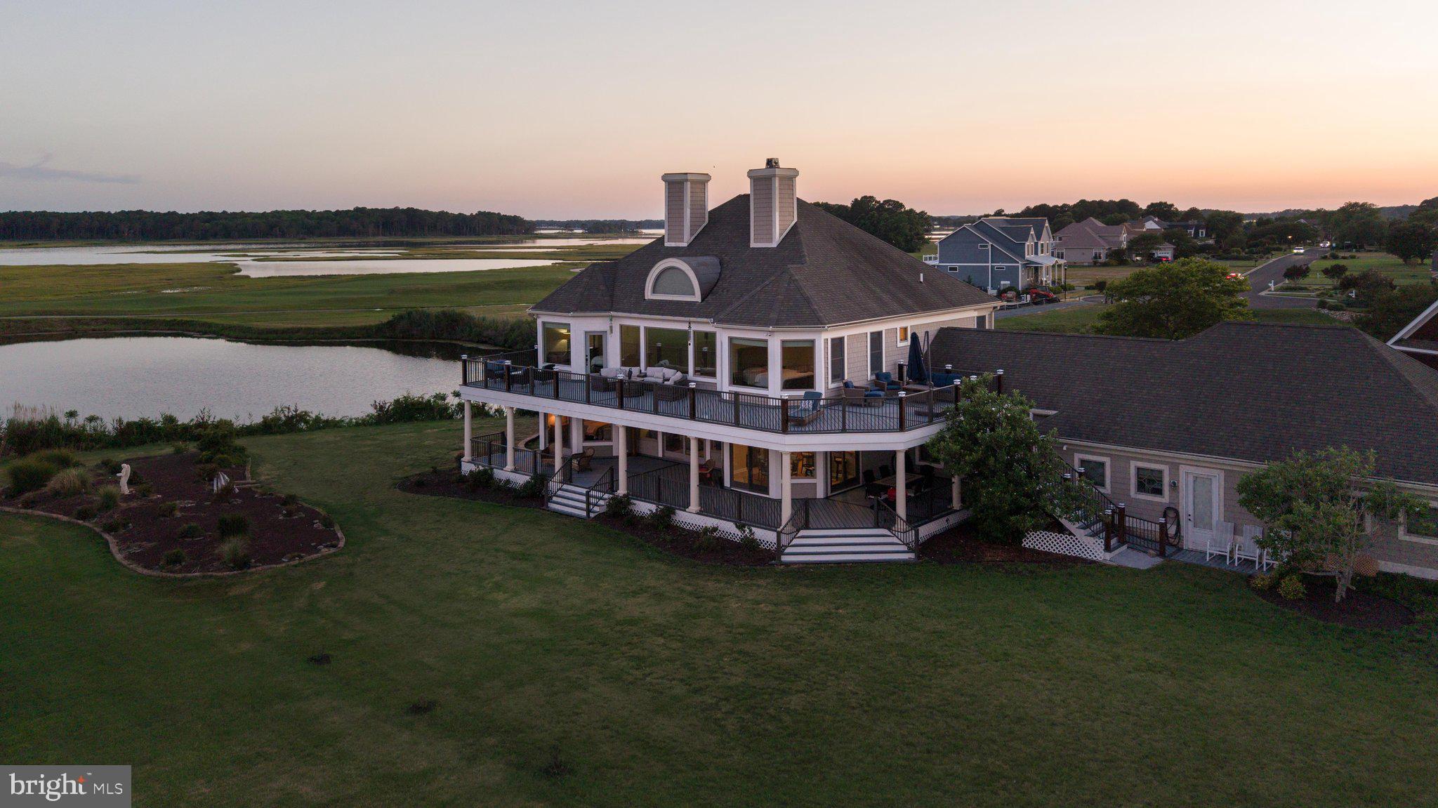 LIGHTHOUSE SOUND - Residential