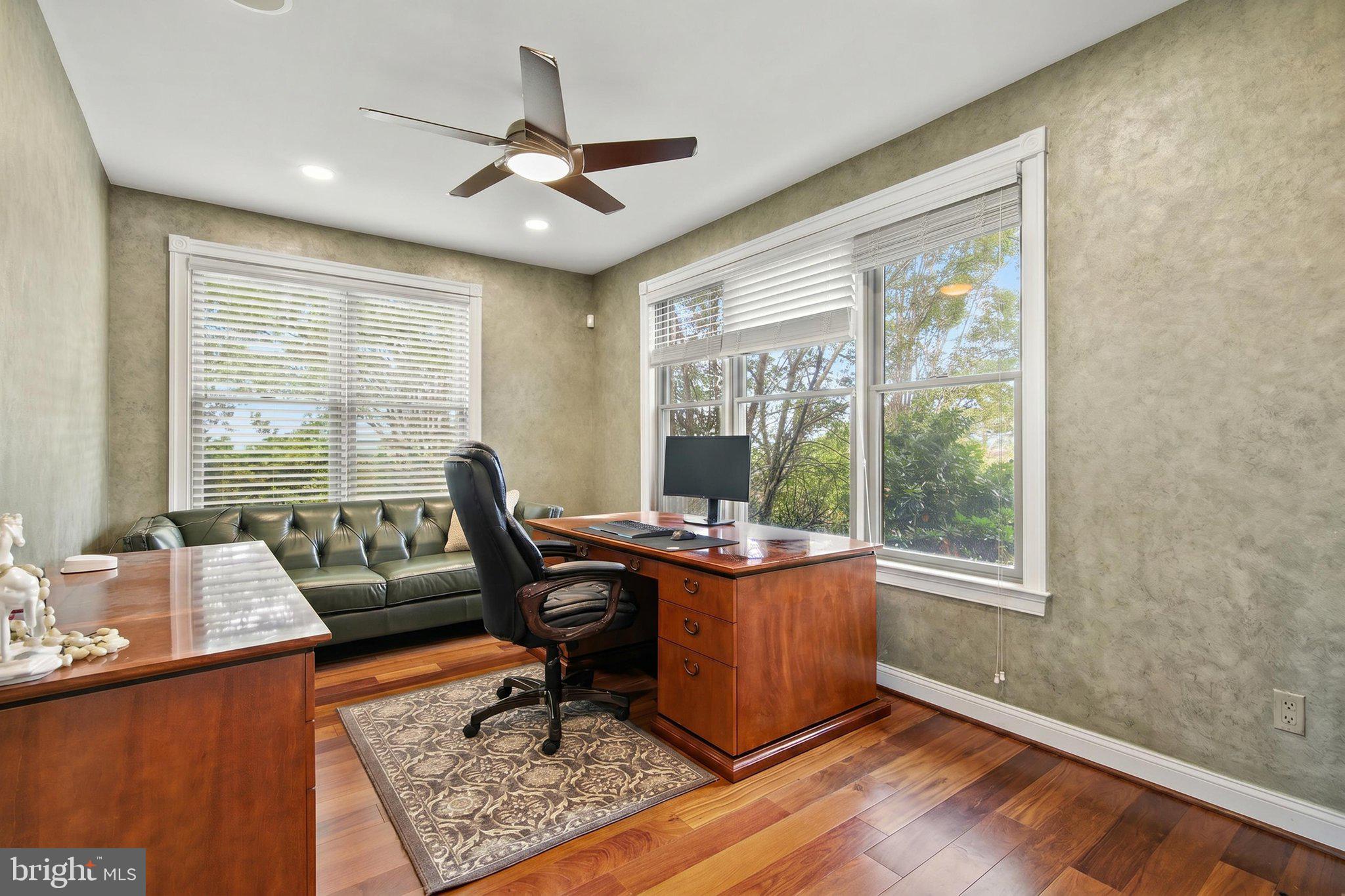 LIGHTHOUSE SOUND - Residential