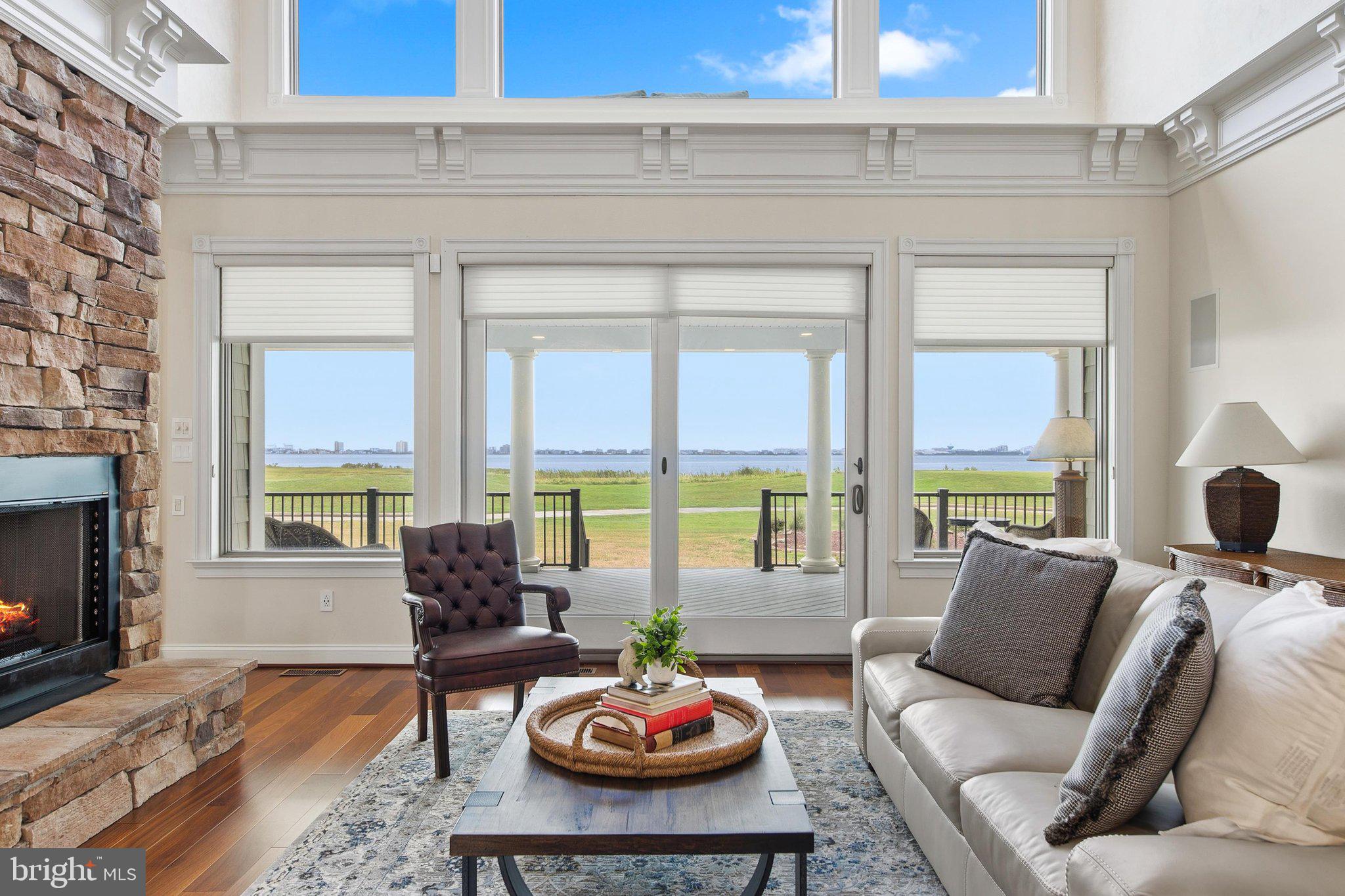 LIGHTHOUSE SOUND - Residential