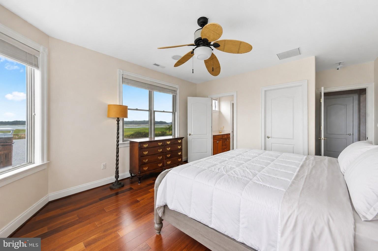 LIGHTHOUSE SOUND - Residential