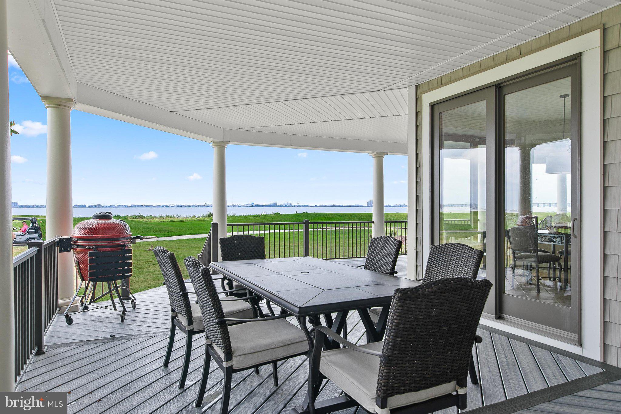 LIGHTHOUSE SOUND - Residential