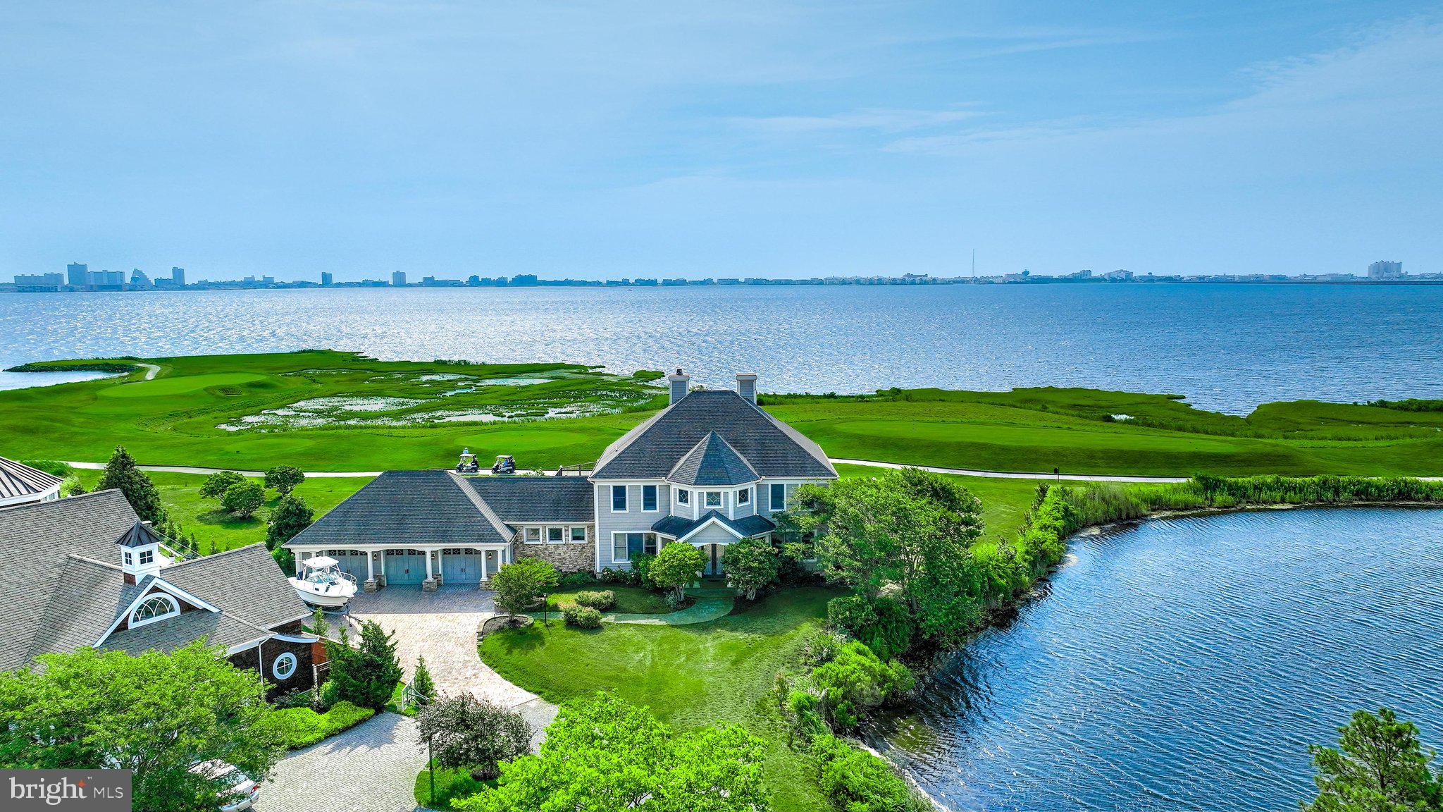 LIGHTHOUSE SOUND - Residential