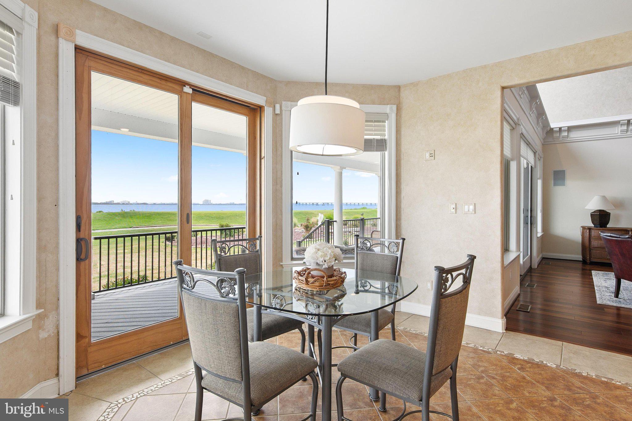 LIGHTHOUSE SOUND - Residential