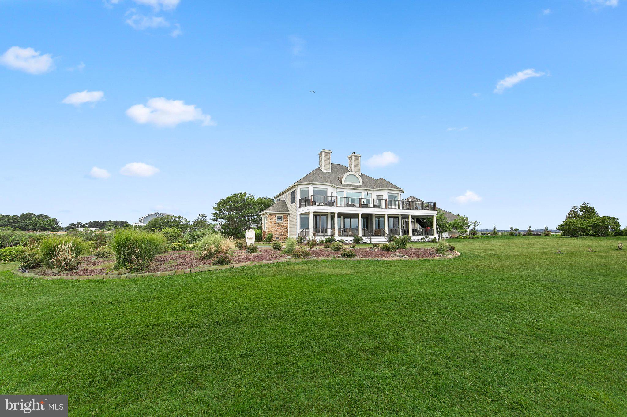 LIGHTHOUSE SOUND - Residential