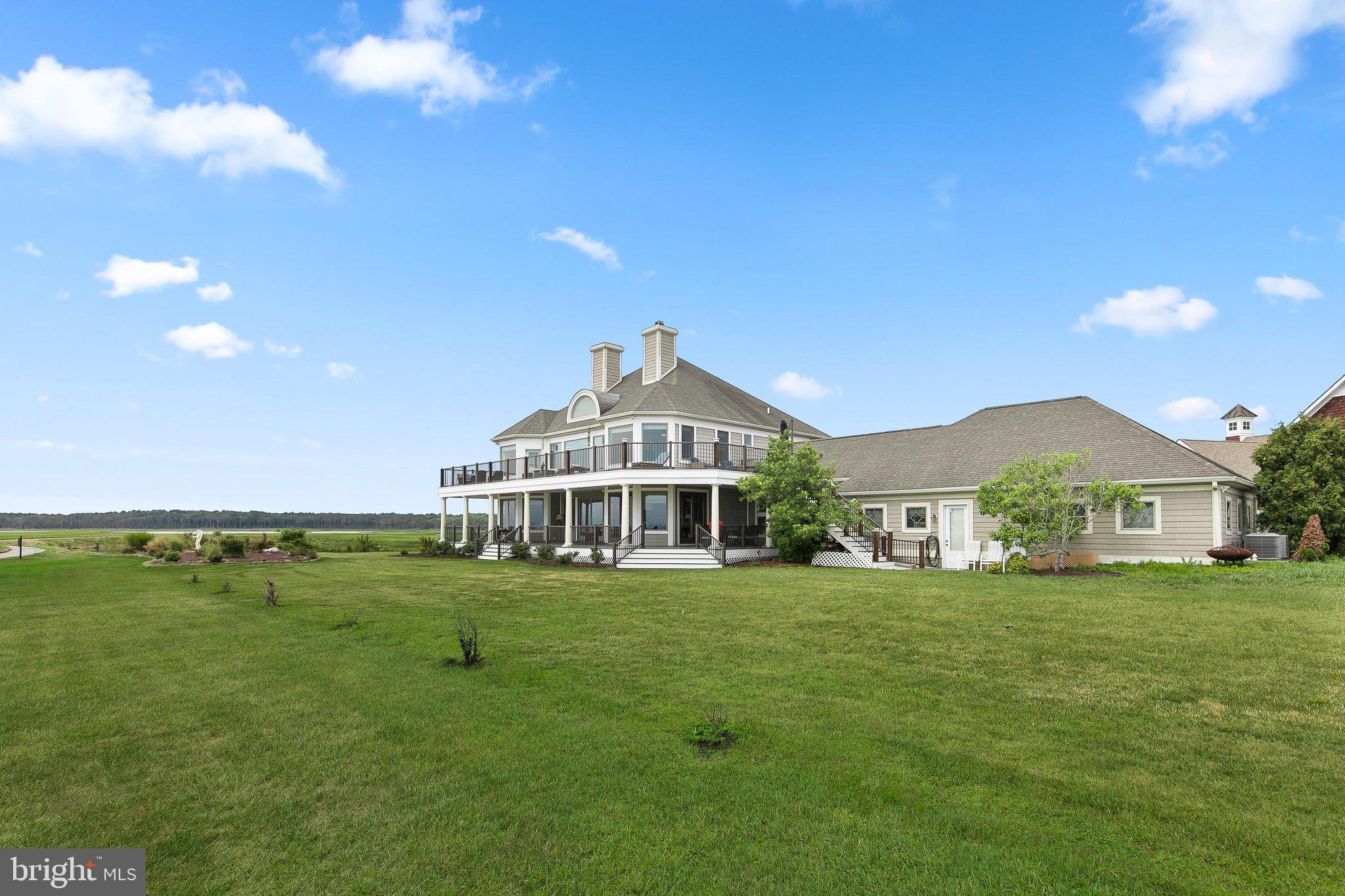 LIGHTHOUSE SOUND - Residential