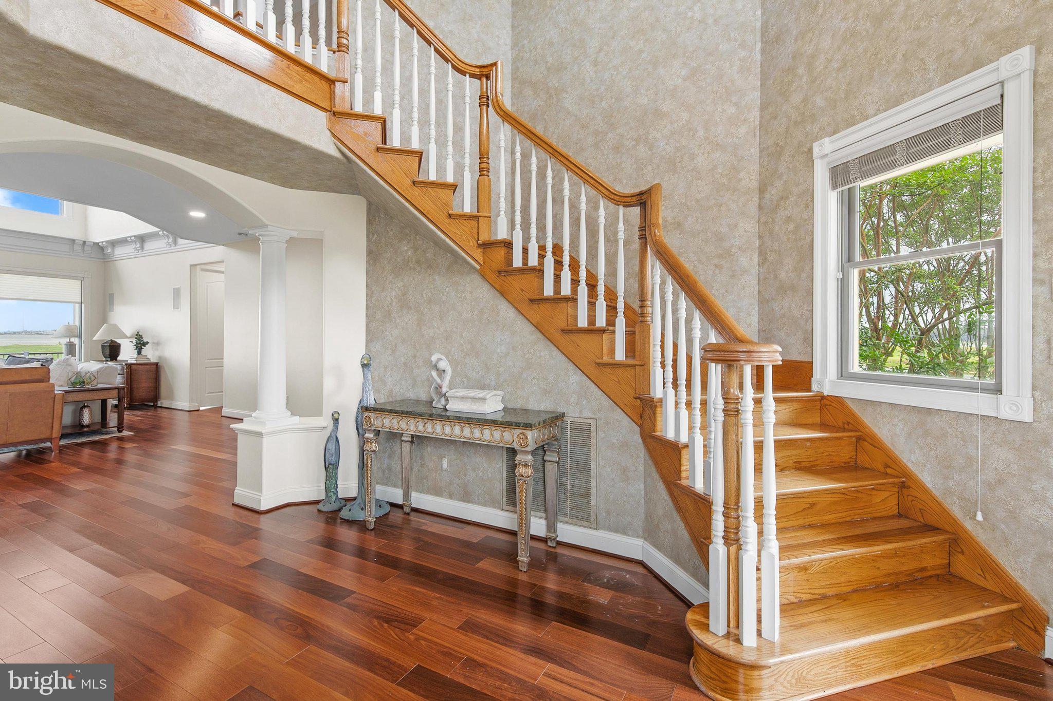 LIGHTHOUSE SOUND - Residential