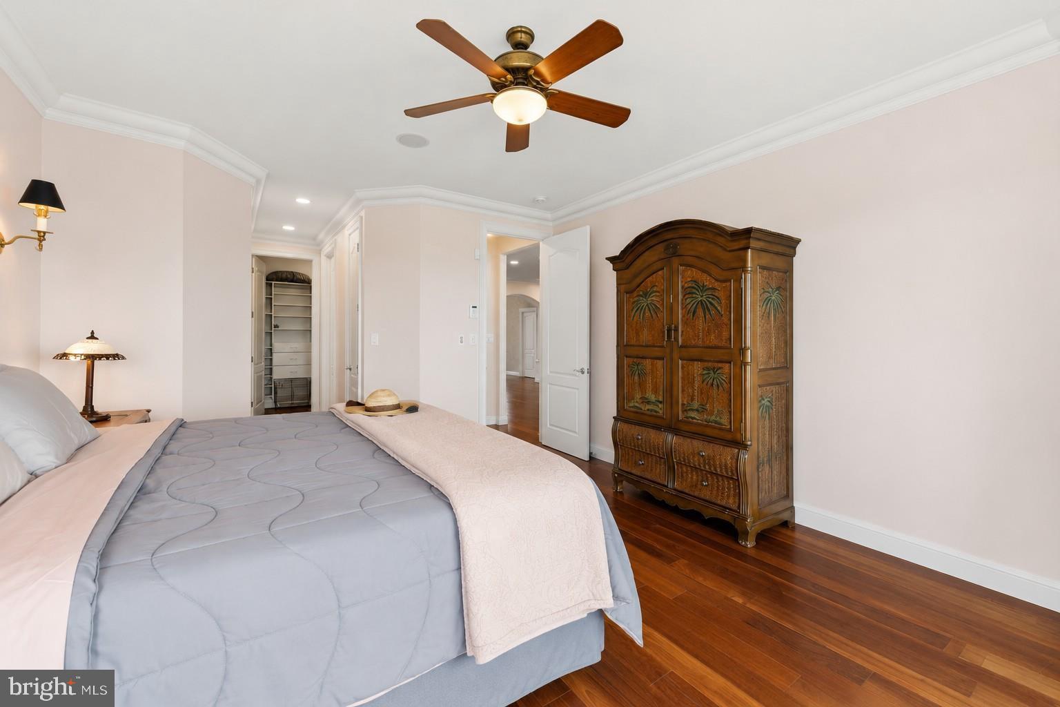 LIGHTHOUSE SOUND - Residential