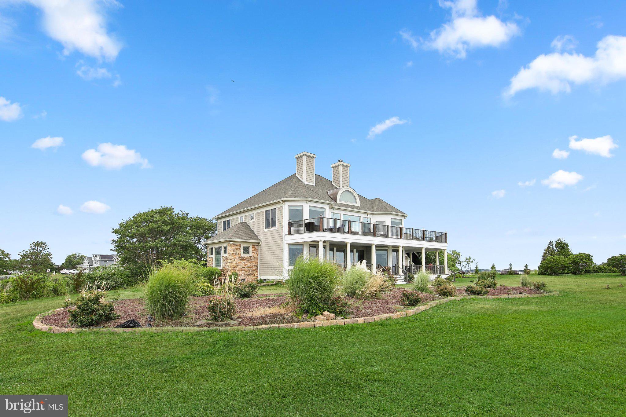 LIGHTHOUSE SOUND - Residential