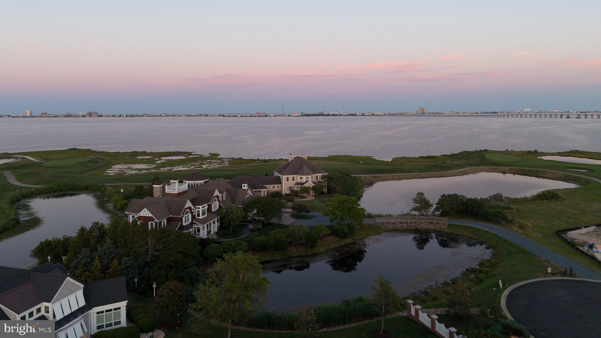 LIGHTHOUSE SOUND - Residential