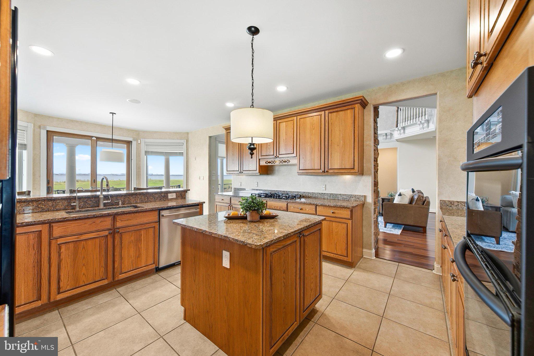 LIGHTHOUSE SOUND - Residential