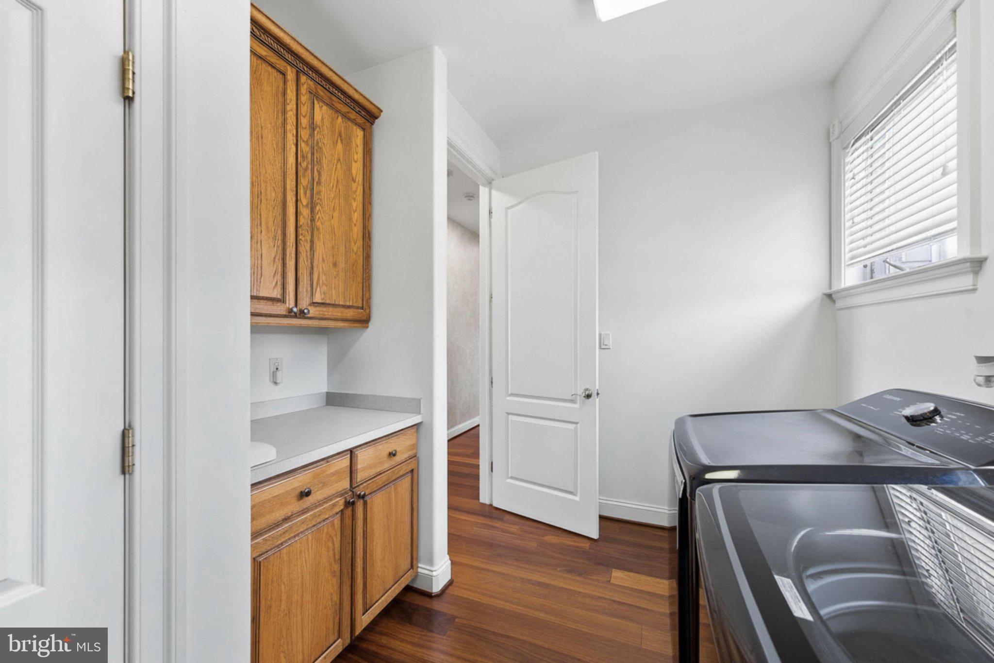 LIGHTHOUSE SOUND - Residential