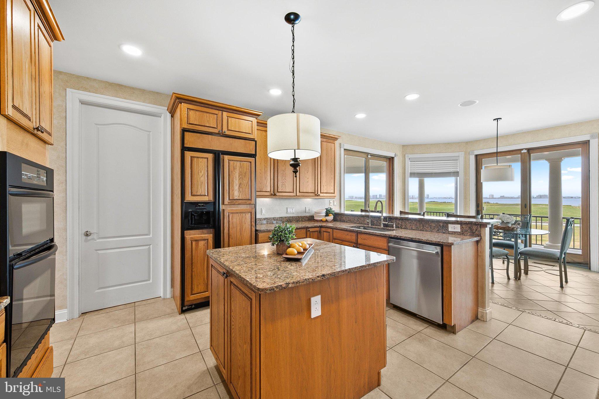 LIGHTHOUSE SOUND - Residential