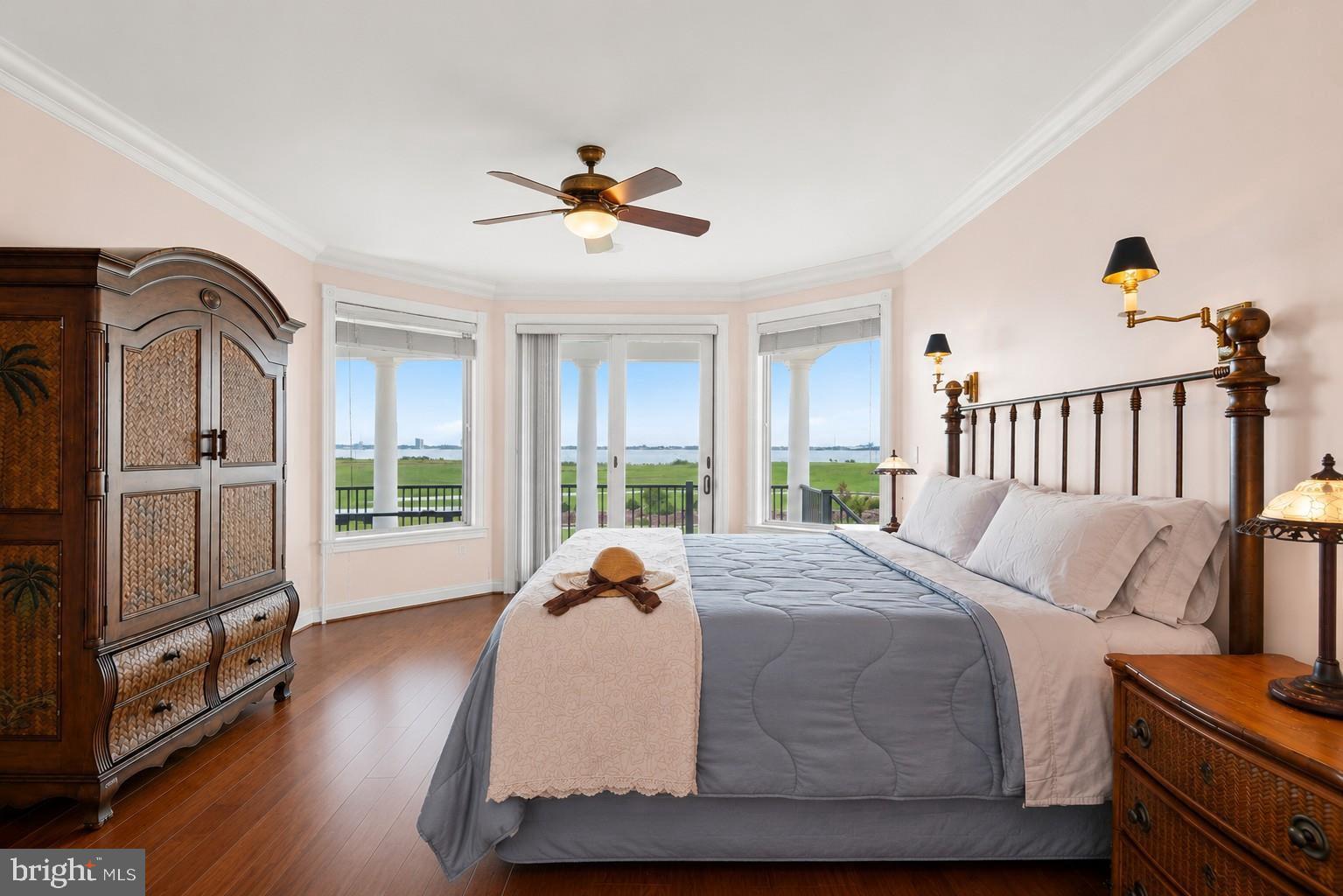 LIGHTHOUSE SOUND - Residential