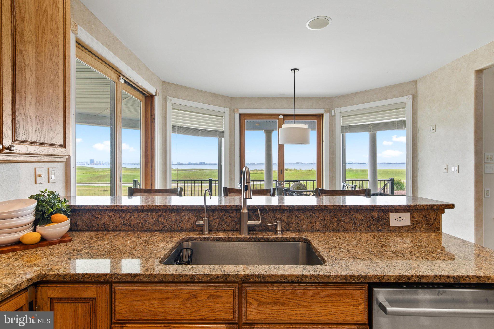 LIGHTHOUSE SOUND - Residential