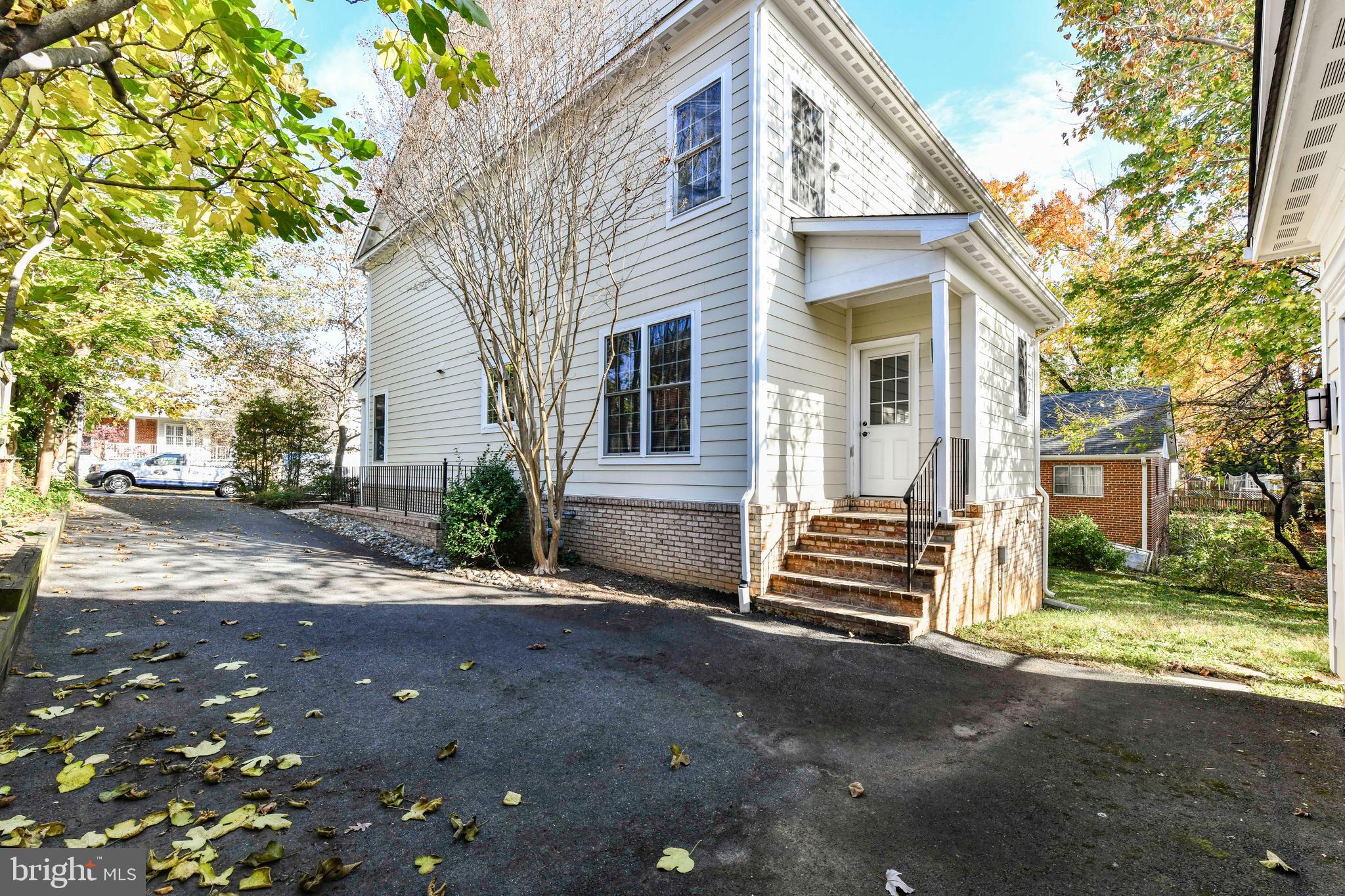 BERKSHIRE OAKWOOD - Residential