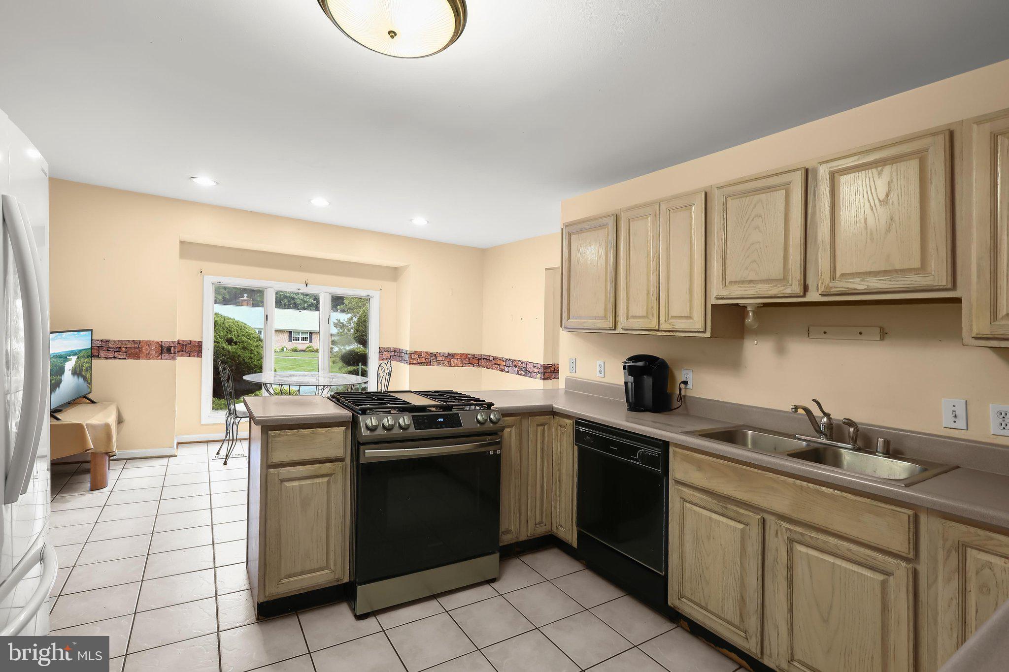 COLONIAL ACRES - Residential