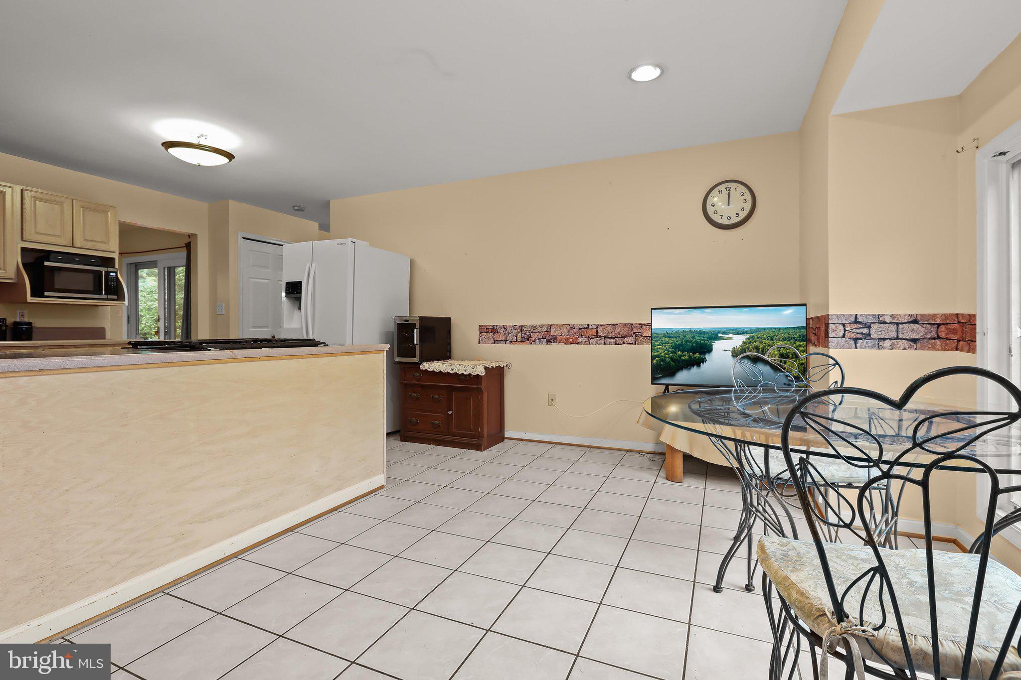 COLONIAL ACRES - Residential
