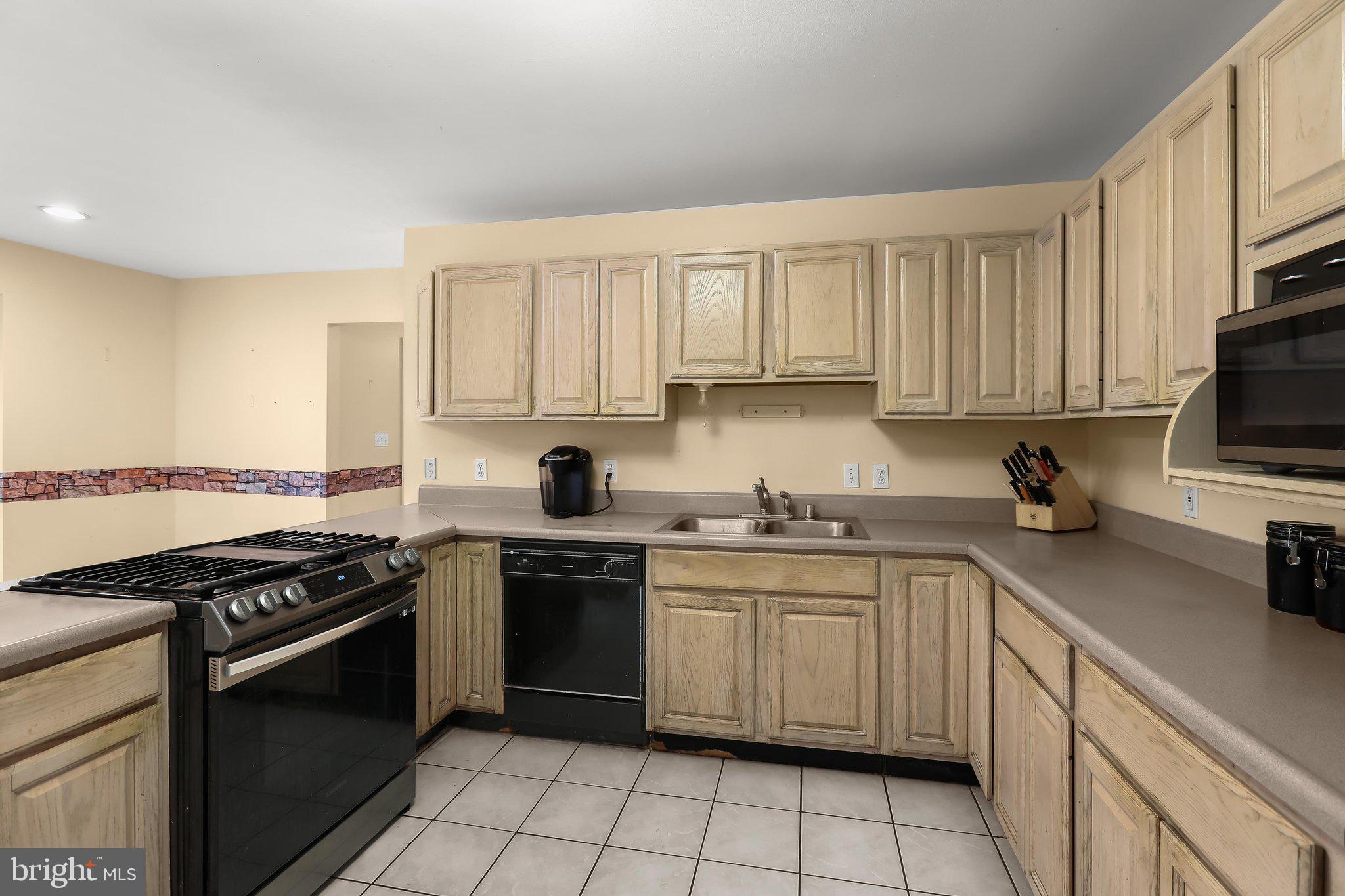 COLONIAL ACRES - Residential
