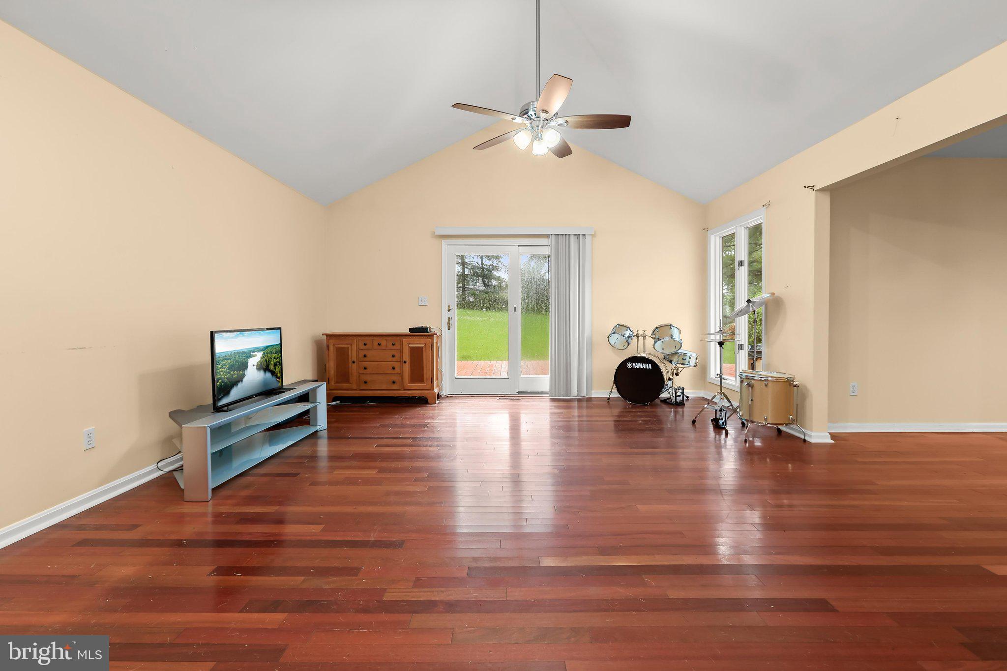 COLONIAL ACRES - Residential