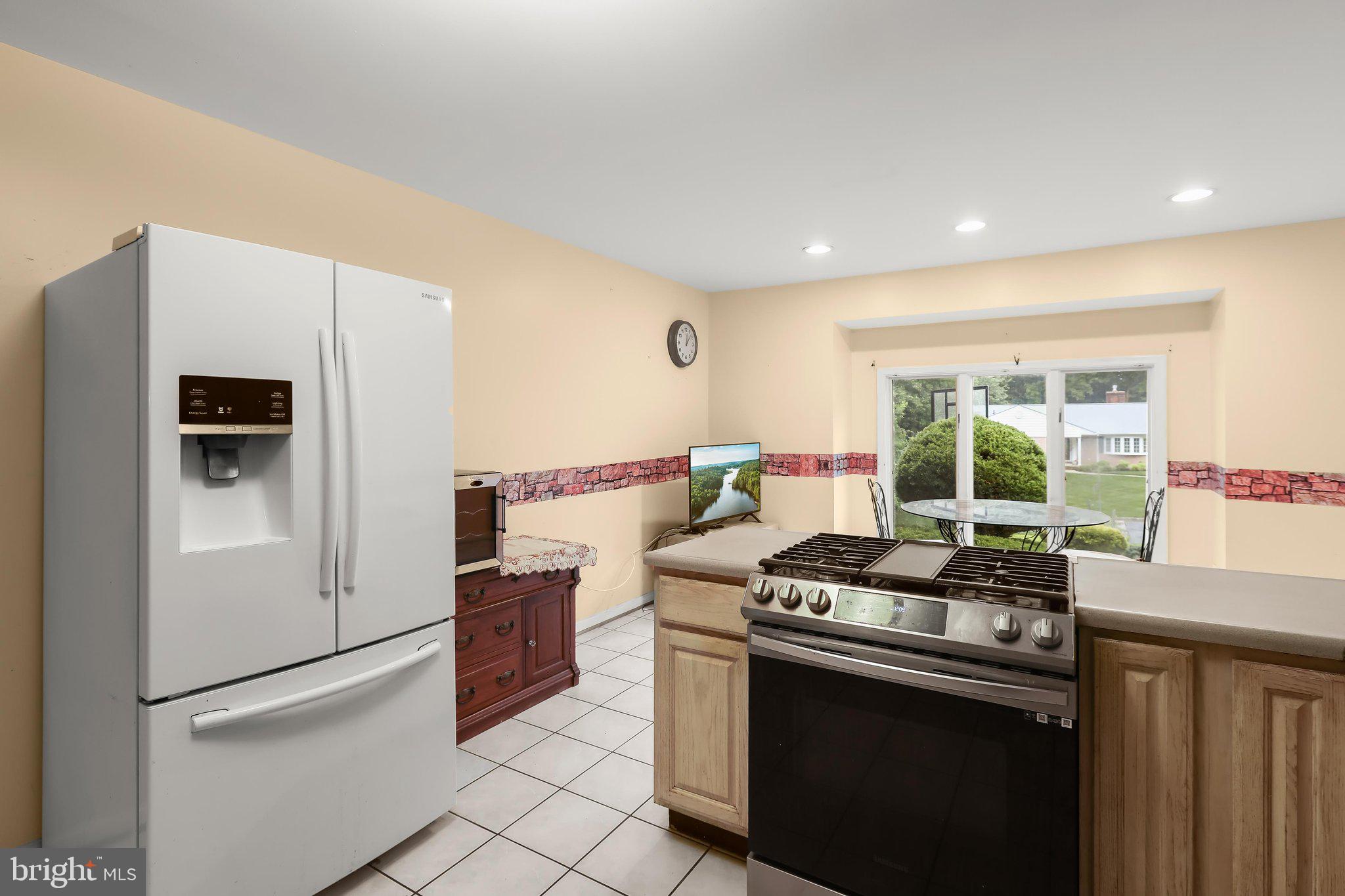 COLONIAL ACRES - Residential