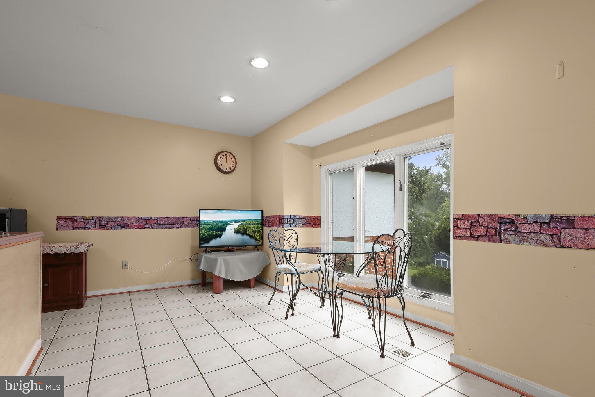 COLONIAL ACRES - Residential