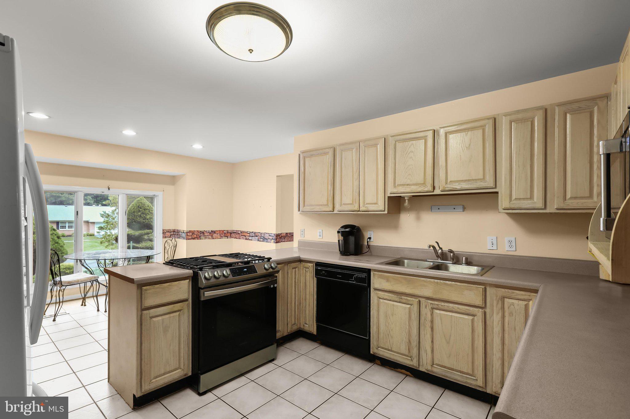 COLONIAL ACRES - Residential