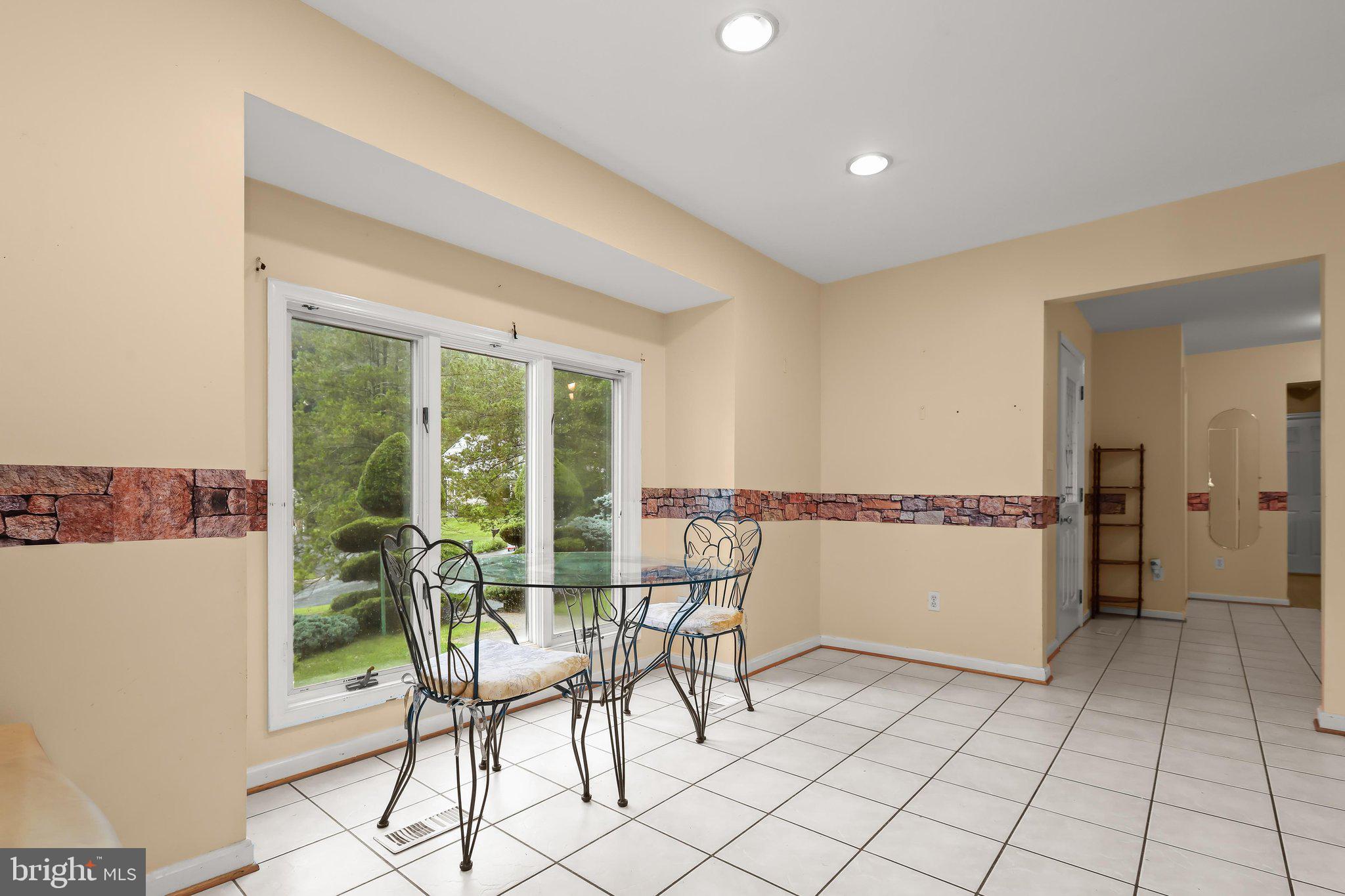 COLONIAL ACRES - Residential