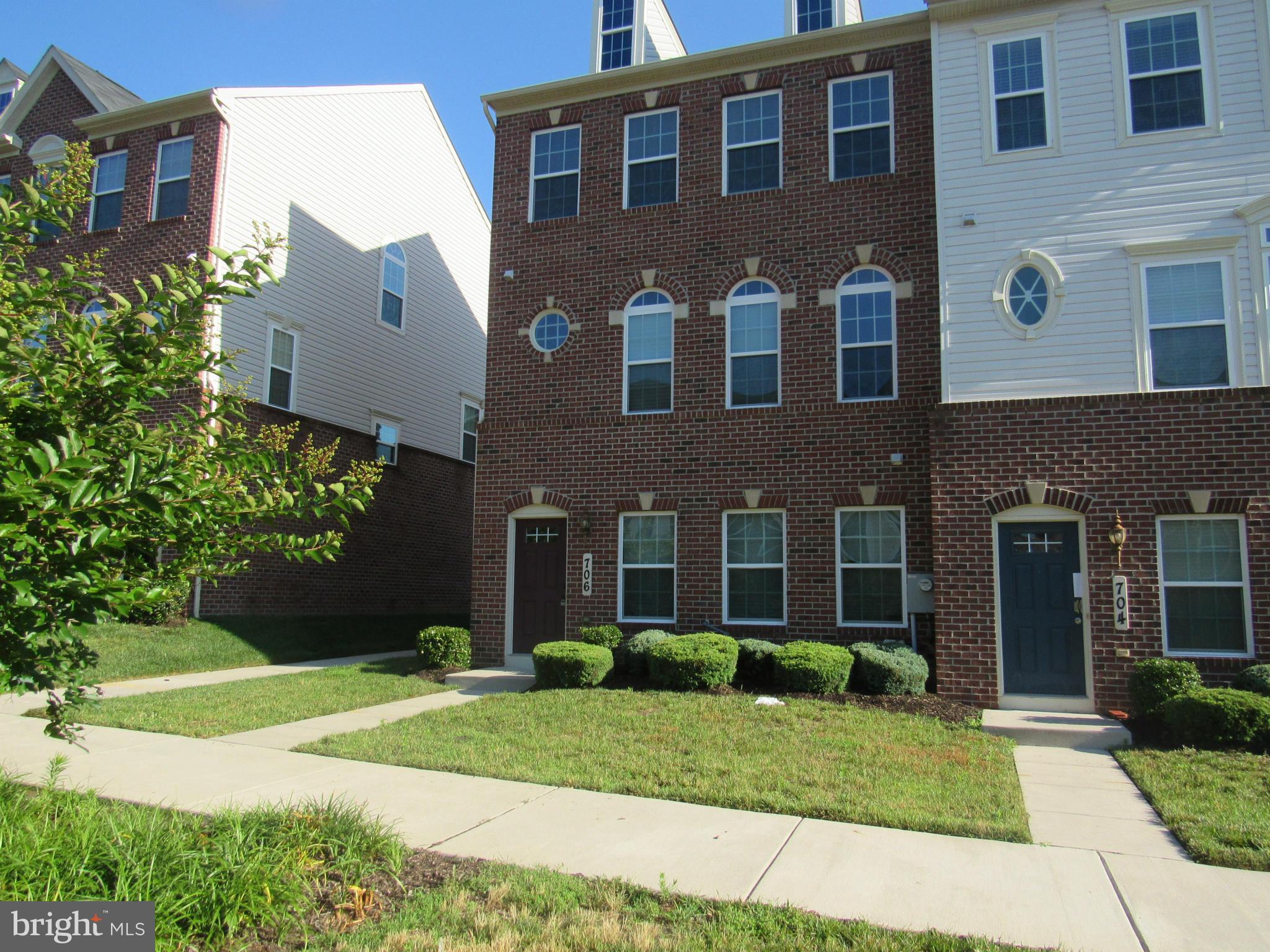 Excellent location close to Addison Rd. Metro, DC & Virginia. 3 finished levels of living area w/ den/office space & glass French Doors on 1st level where you will find laundry, entrance to 2 car garage & storage.Main features large kitchen w 42" cabinetry & granite countertops plus deck, island w/breakfast bar & dining area.Gas Fireplace in Living room. Master bedroom has tray ceiling,super bath+
