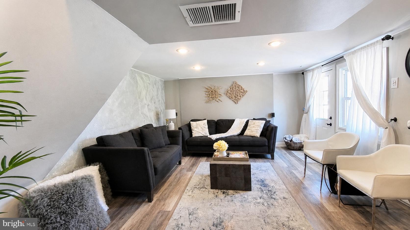 ROSLYN - Residential