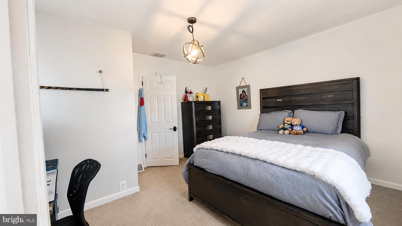 ROSLYN - Residential