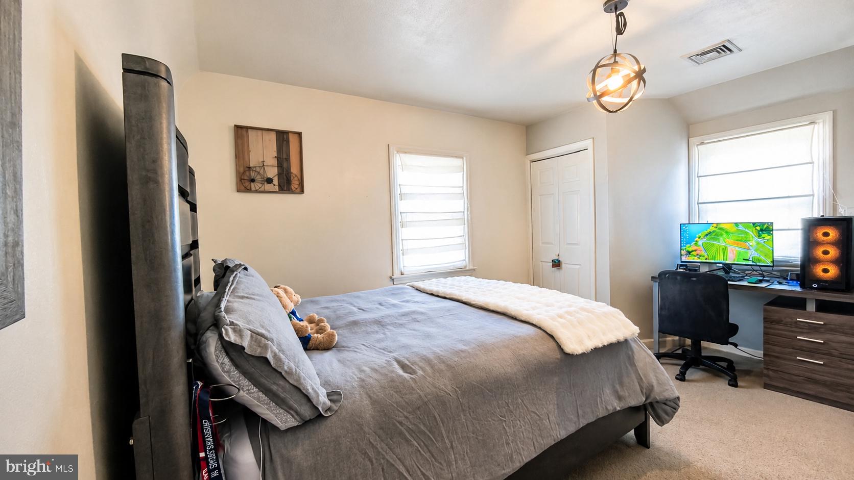 ROSLYN - Residential