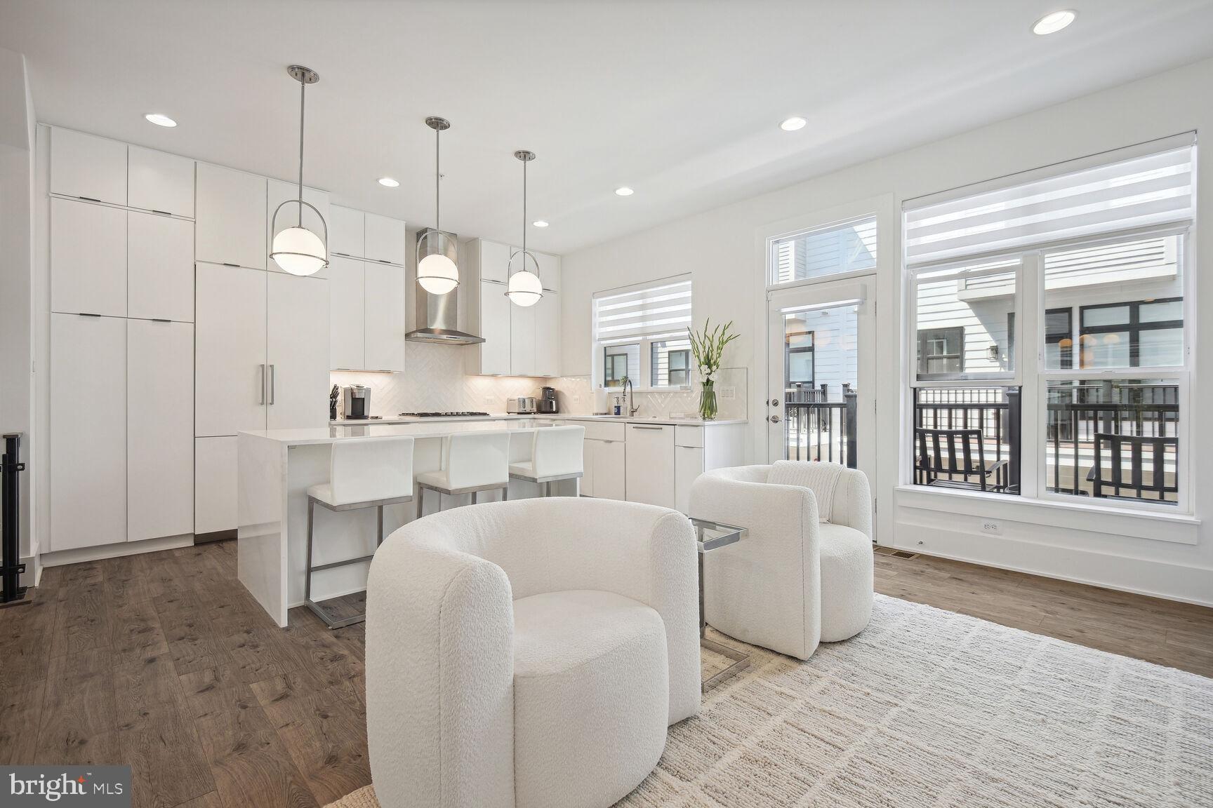 PT ROCKVILLE OUT RES 3 - Residential