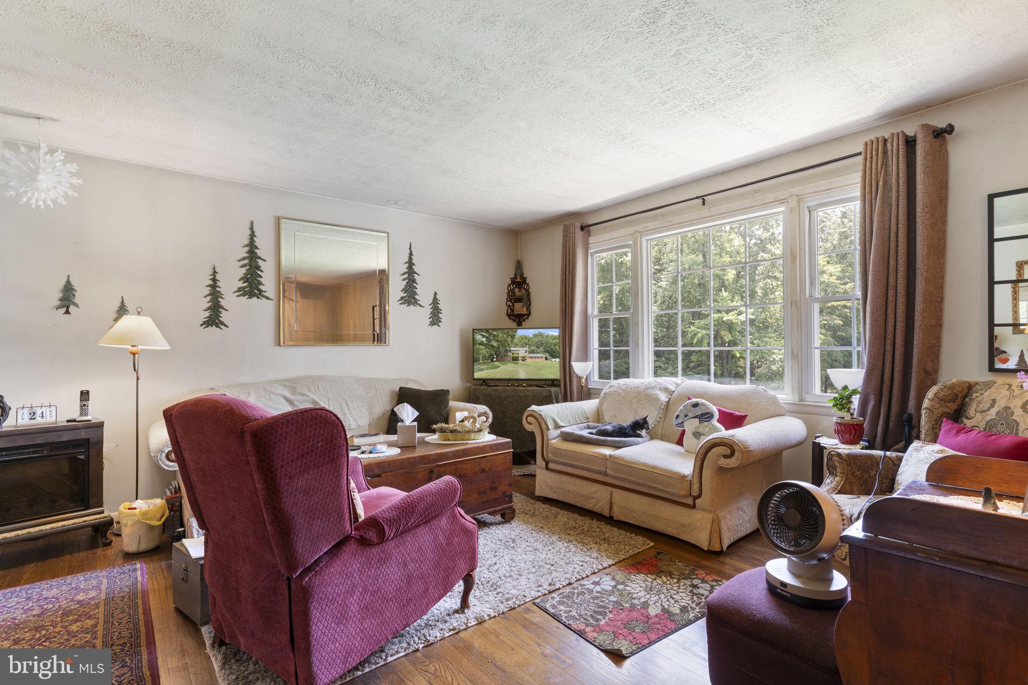 COUNTRY LAKES - Residential