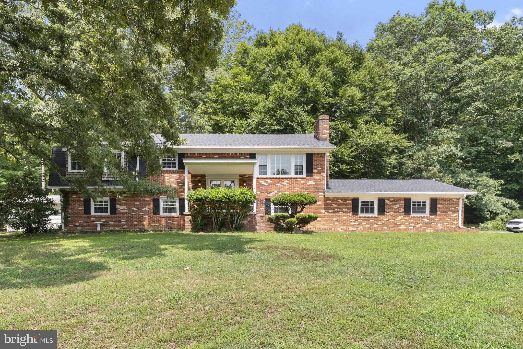 COUNTRY LAKES - Residential