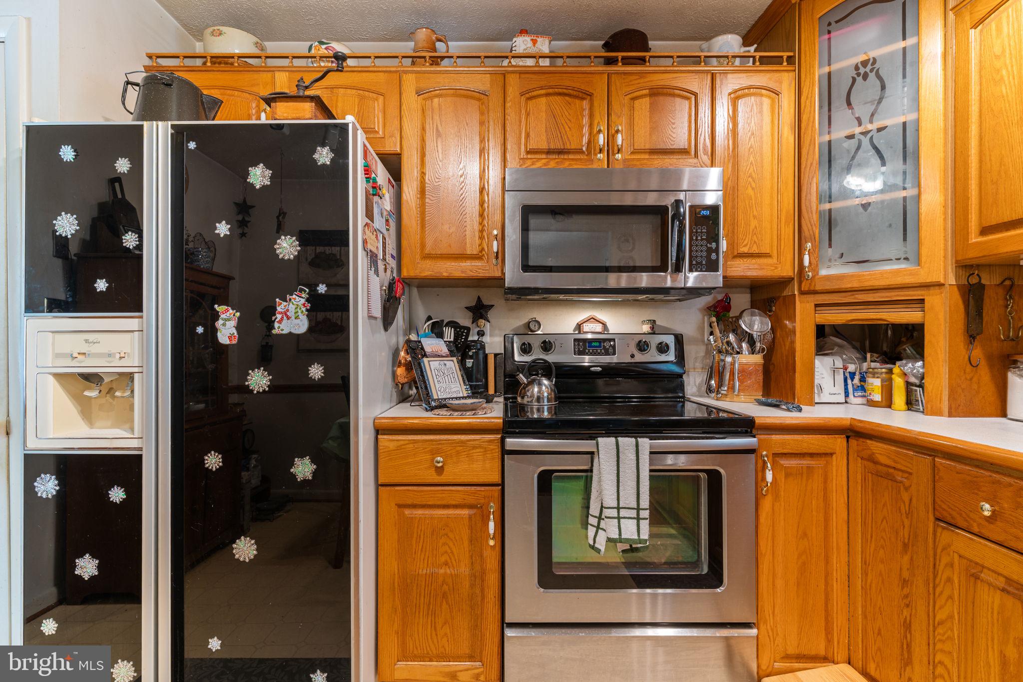 COUNTRY LAKES - Residential