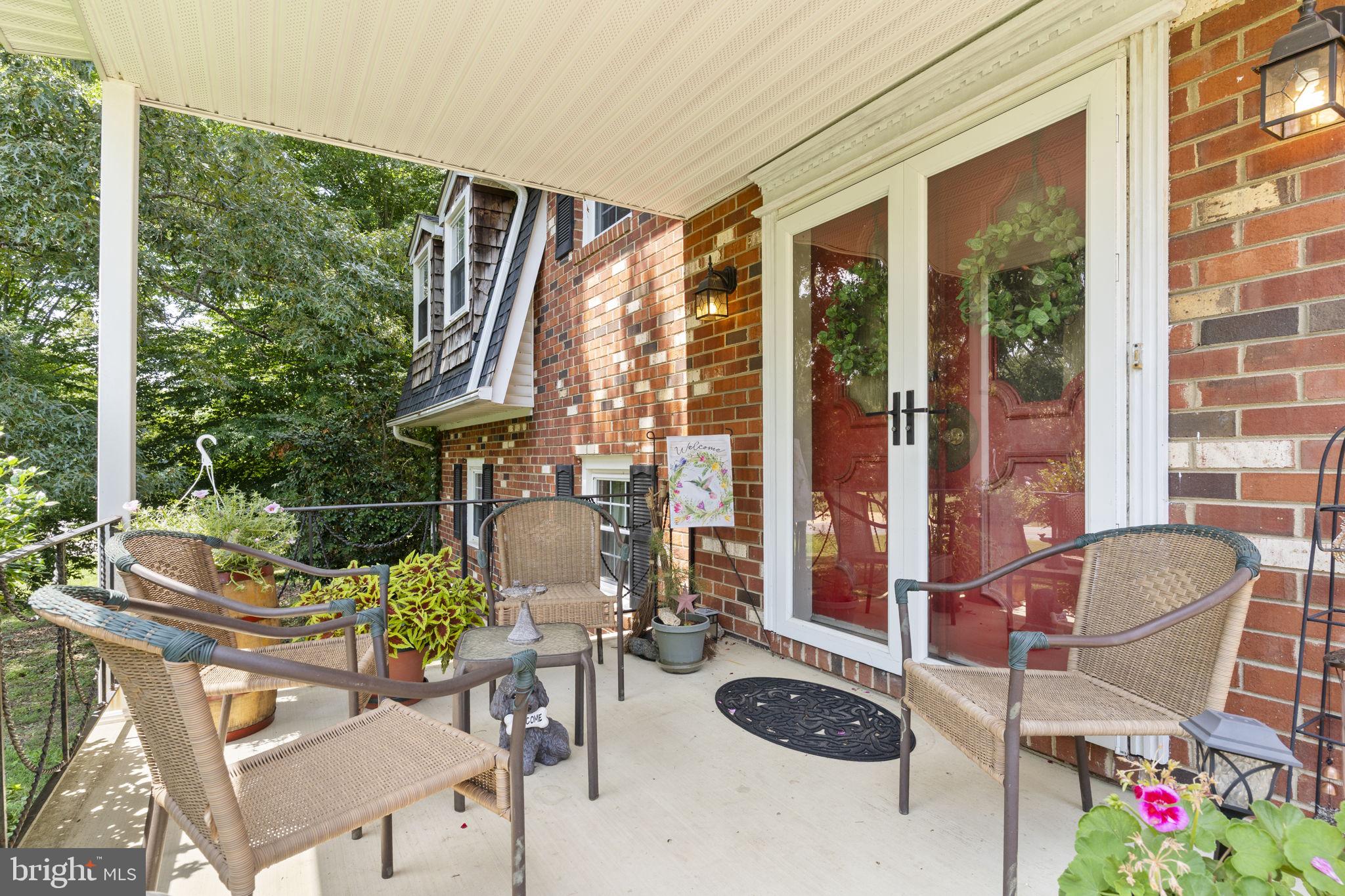 COUNTRY LAKES - Residential